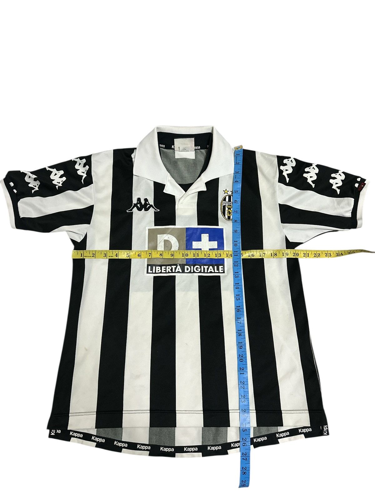 Vintage Vintage Kappa Juventus Jersey . Size US L / EU 52-54 / 3 - 3 Thumbnail