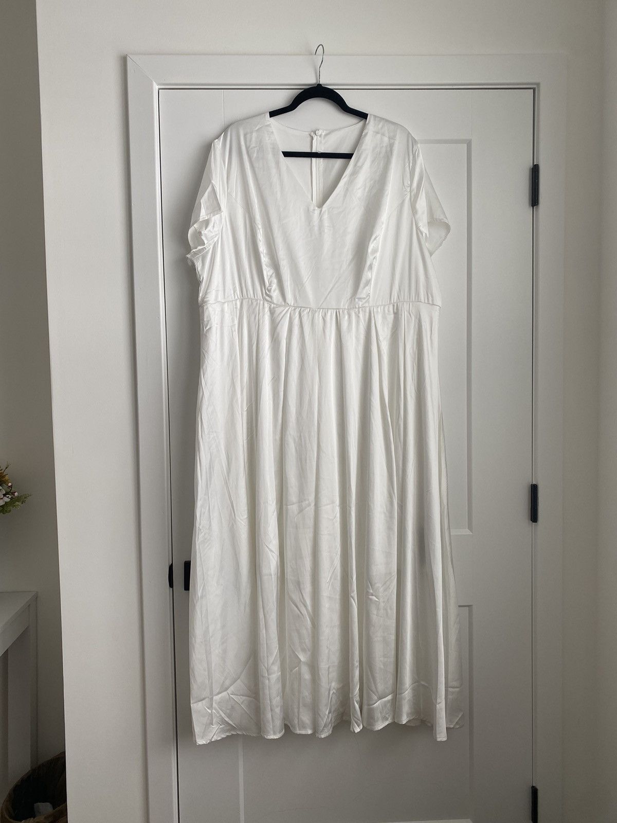 Other Plus wear NWT solid white color v neck long maxi dress Size XXL / US 16-18 / IT 52-54 - 2 Thumbnail