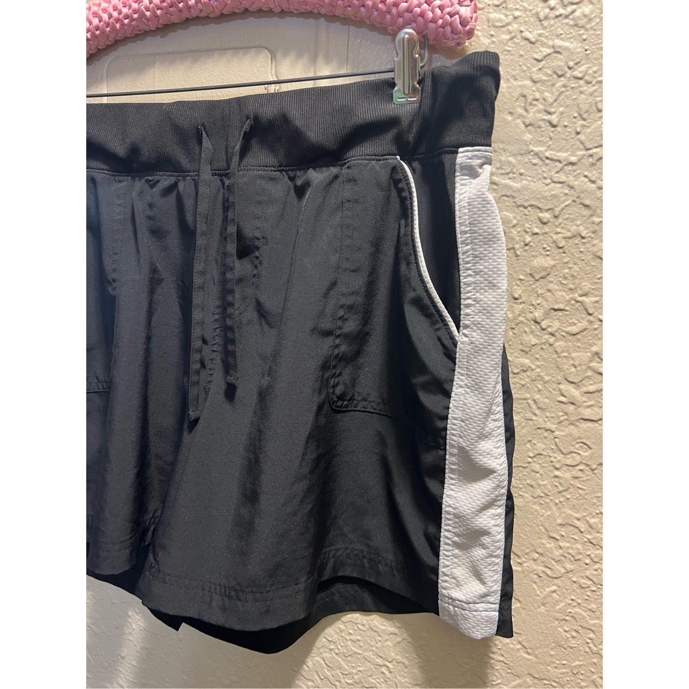 Tek Gear Tek Gear Black With White Stripe Shorts Woman’s Size XL FLAW Size 32" / US 10 / IT 46 - 2 Thumbnail
