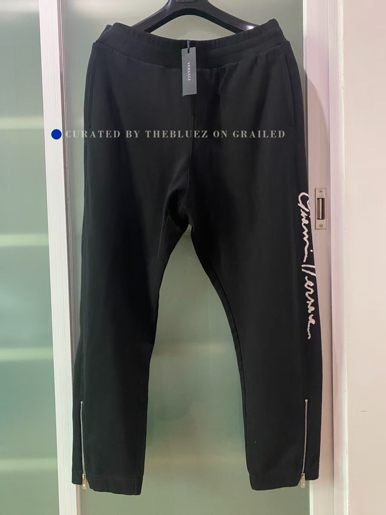 Versace Versace Signature Logo Loose Sweatpants Size US 32 / EU 48 - 1 Thumbnail