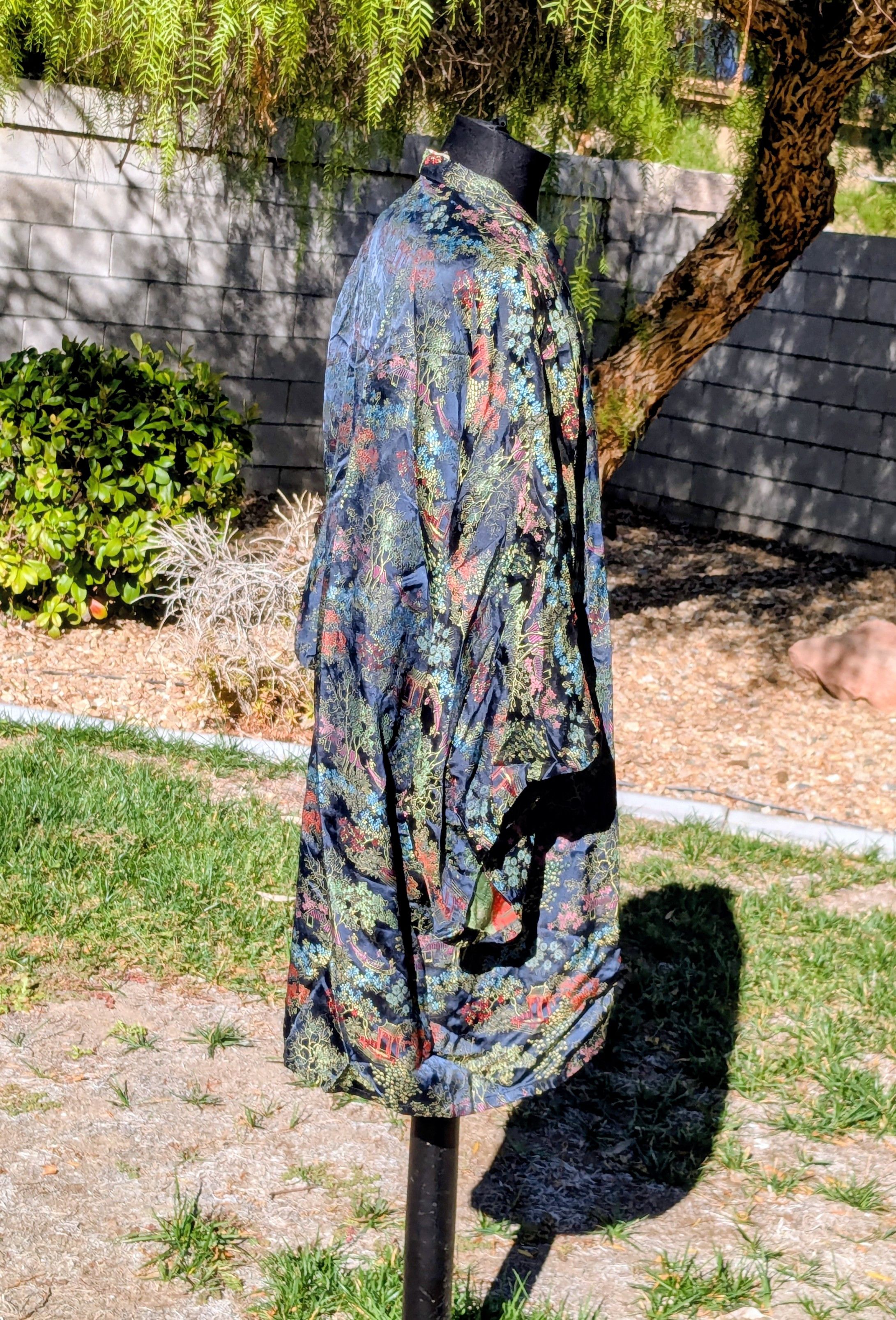 Other Vintage Chinese Satin Brocade Tomesode Dressing Robe Kimono Size XL / US 12-14 / IT 48-50 - 2 Thumbnail
