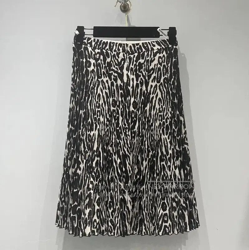 Burberry Burberry Pleated Leopard Print Midi Skirt. Size 23" - 2 Thumbnail