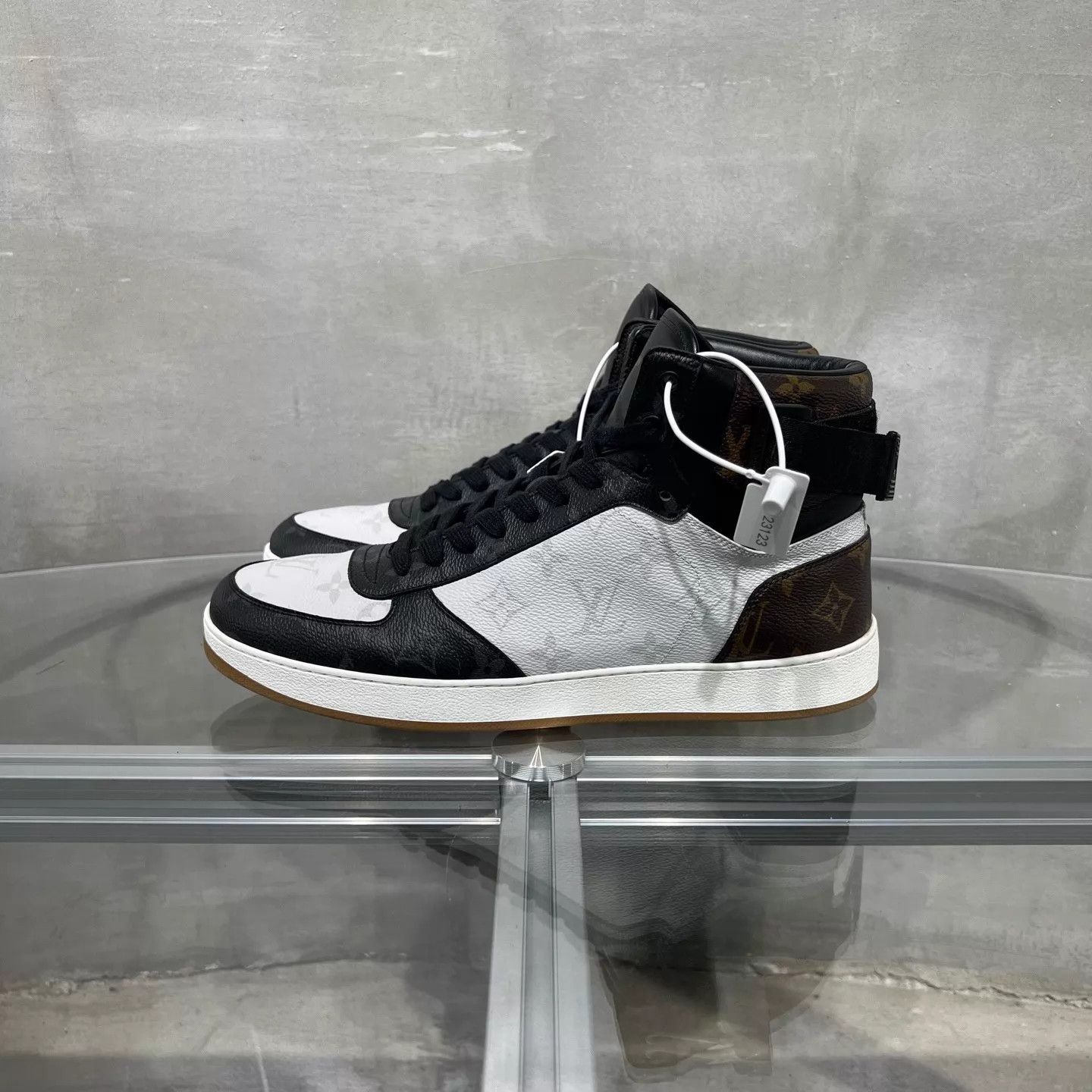 Louis Vuitton LV Monogram All Over Print Sneaker Black/White UK8.5 Size US 9.5 / EU 42-43 - 3 Thumbnail