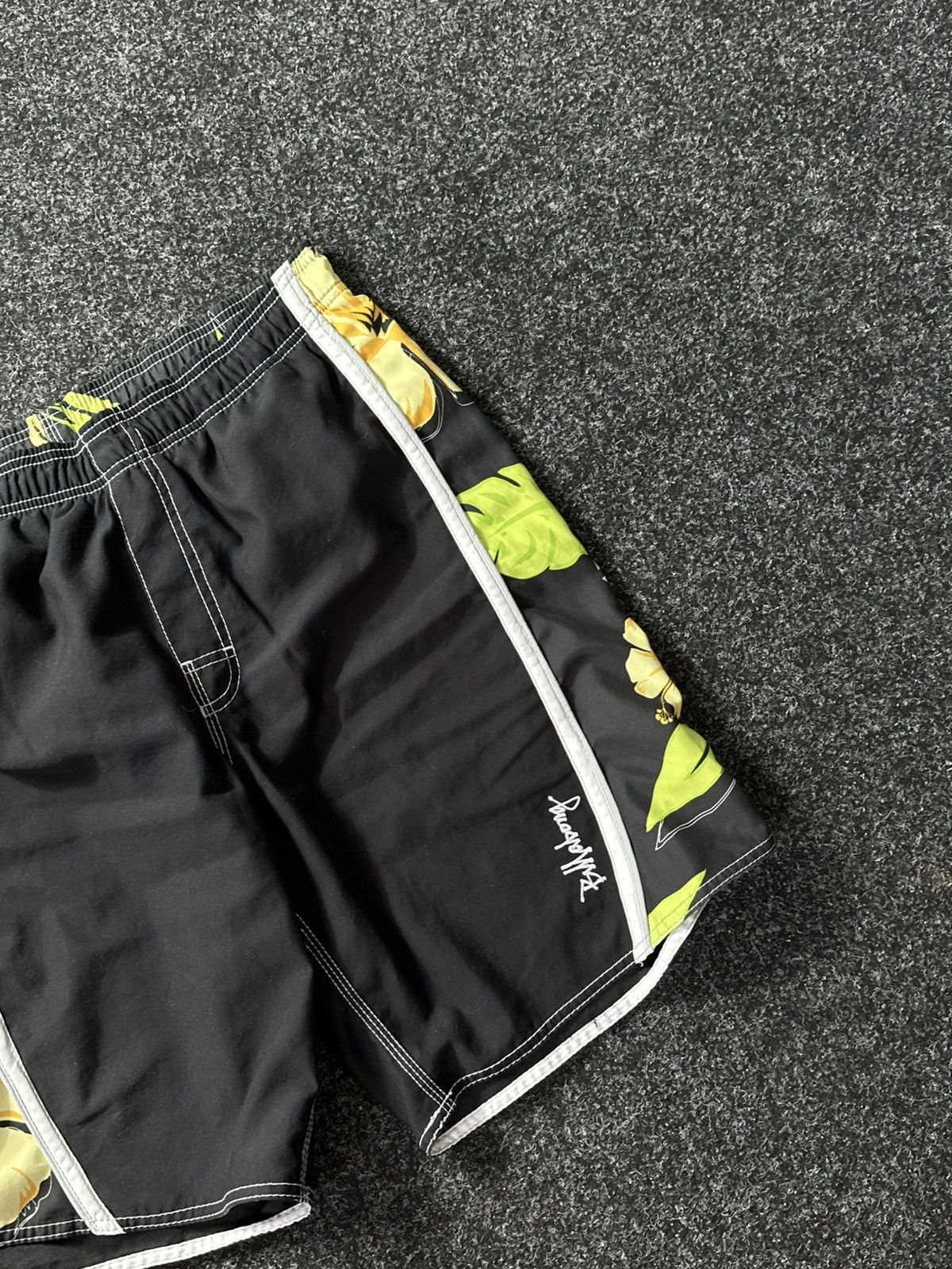 Billabong × Vintage 🚨RARE BILLABONG BIG LOGO SWIMM SHORTS Y2K SURF VINTAGE Size US 35 - 3 Thumbnail