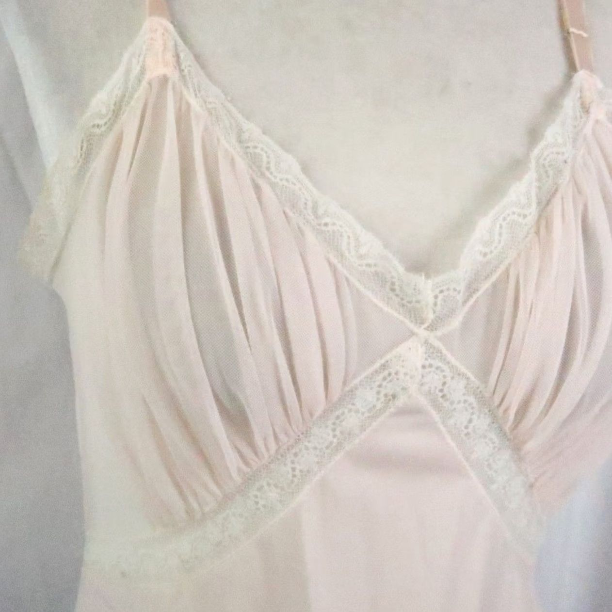 Vintage VINTAGE Vanity Fair Dress Nylon Sleevless Nighty Slip 80s Pink S Womens 80s Size S / US 4 / IT 40 - 5 Thumbnail