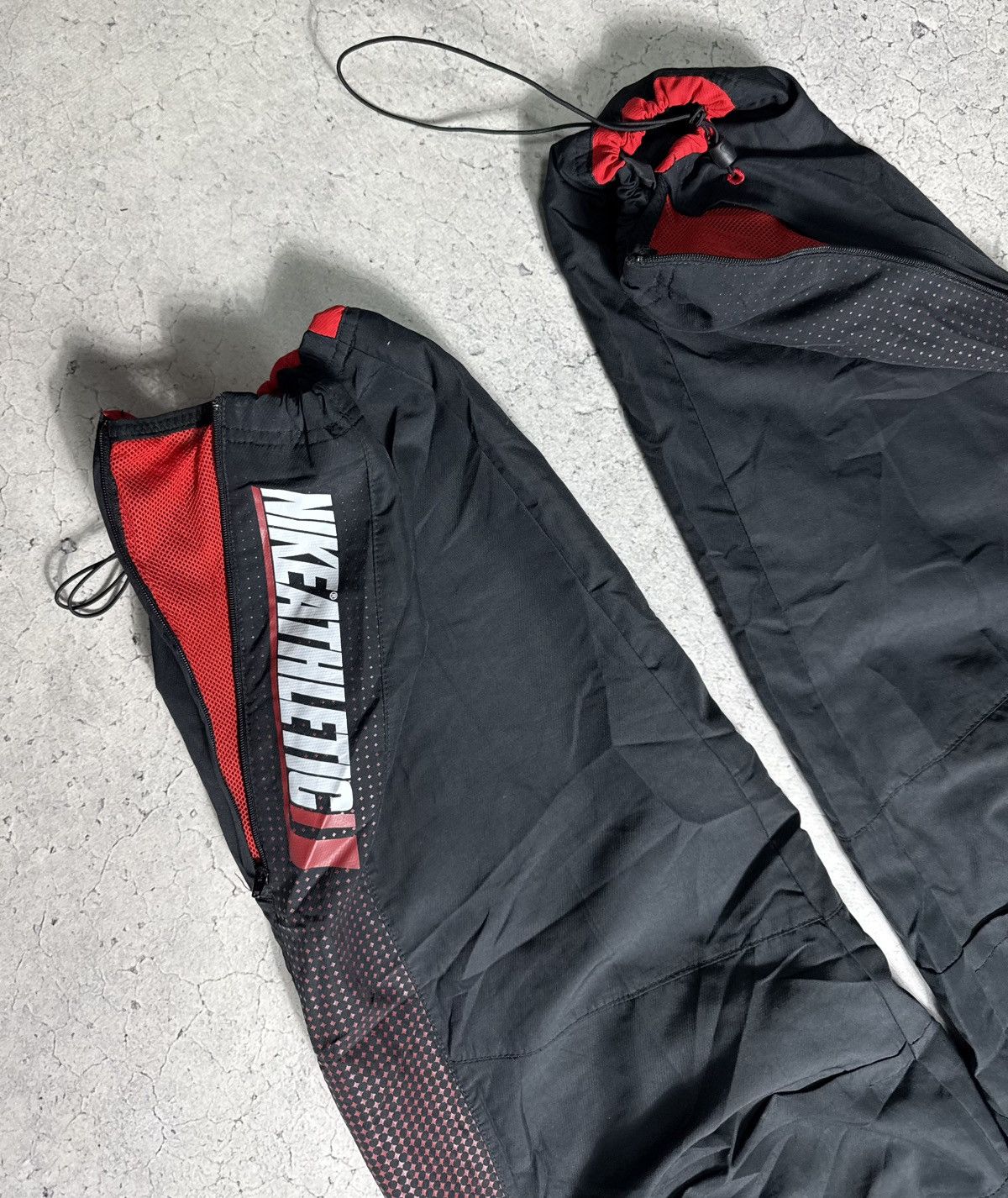 Nike Nike Athletic Baggy Nylon Track Pants Swoosh Dirll Size L Size US 34 / EU 50 - 4 Thumbnail