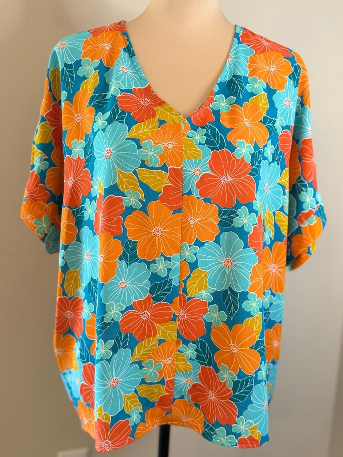 Other Haptics Hawaiian floral top V neck teal blue & orange SZ M Size M / US 6-8 / IT 42-44 - 1 Thumbnail
