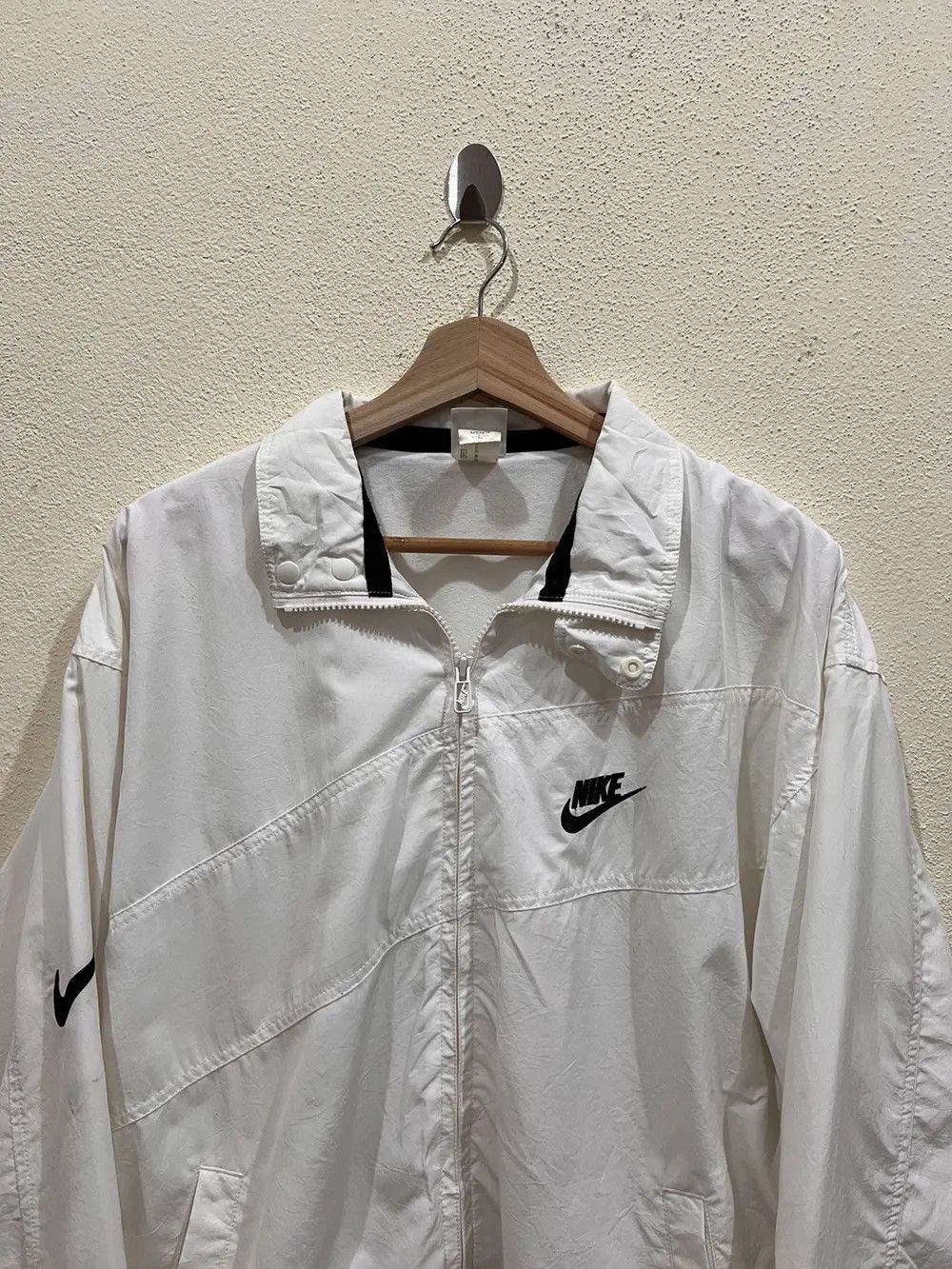 Nike Vintage Nike Swoosh Small Logo Jacket Size US L / EU 52-54 / 3 - 3 Thumbnail