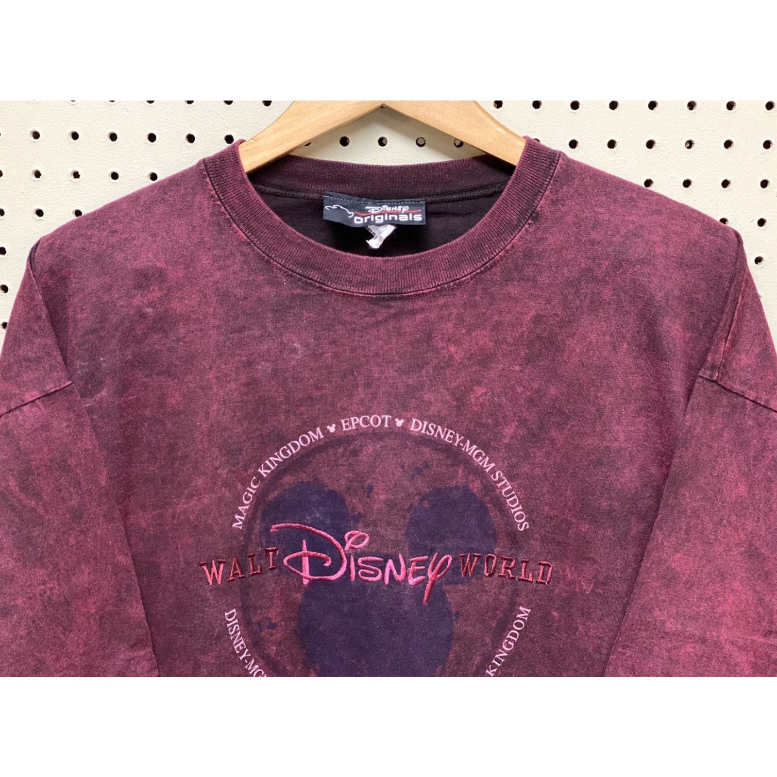 Disney Vintage Red Walt Disney World Embriodered Short Sleeve T-Shirt XL User: Vintage Red Walt Disney World Embriodered Short Sleeve T-Shirt XL Size US XL / EU 56 / 4 - 3 Thumbnail