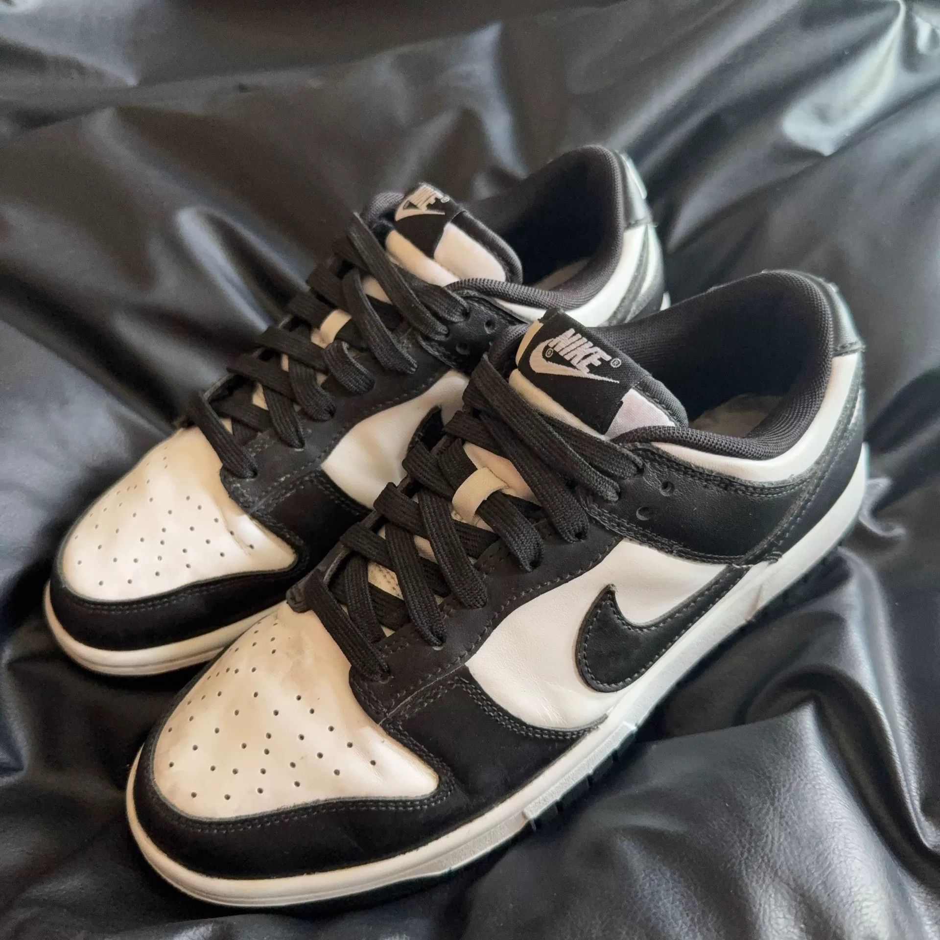 Nike Nike Black Lowtop Sneakers 41 Men Size US 8.5 / EU 41-42 - 1 Thumbnail