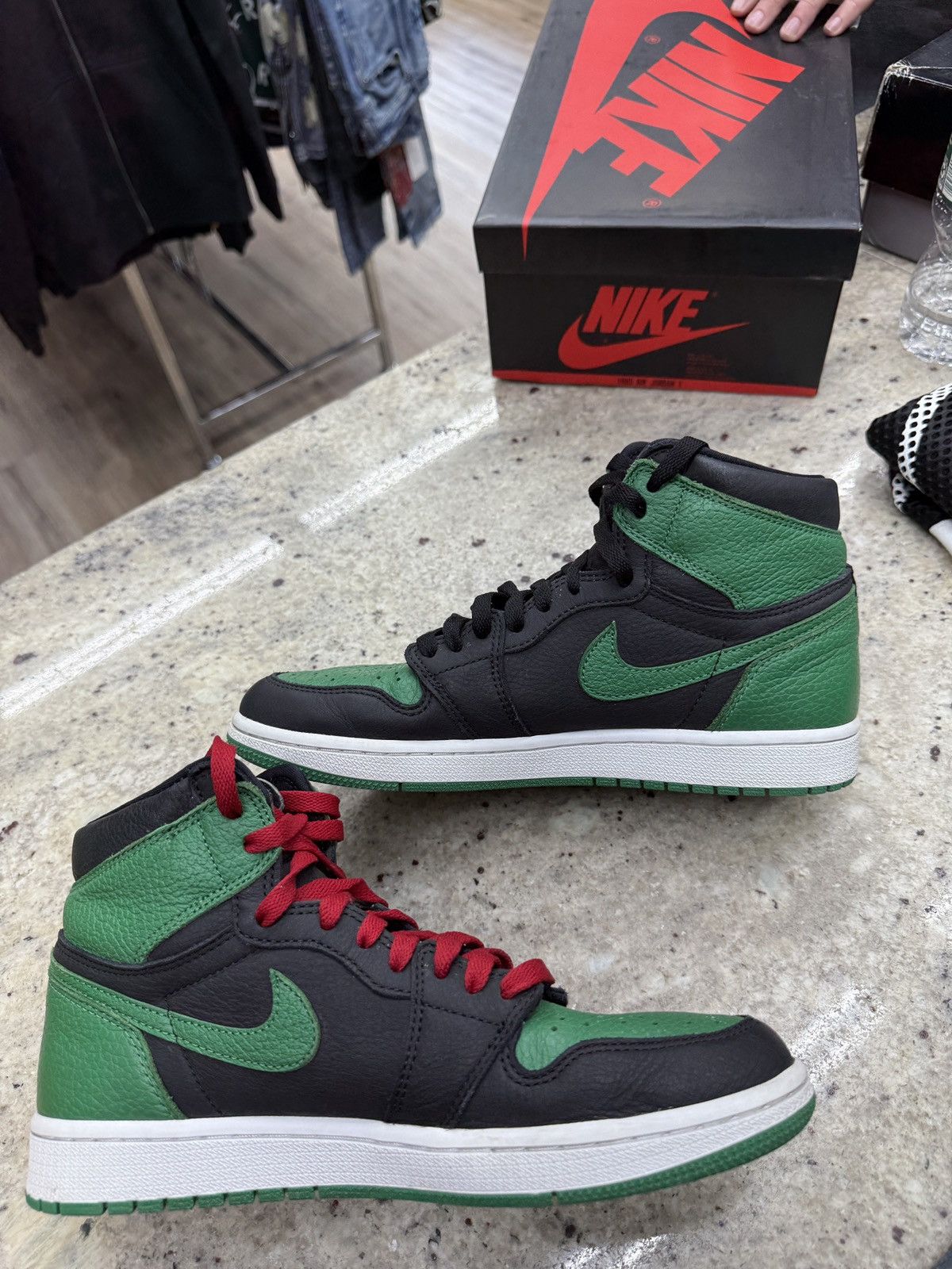 Jordan Brand Air Jordan Pine Green 1s Size US 8.5 / EU 41-42 - 2 Thumbnail