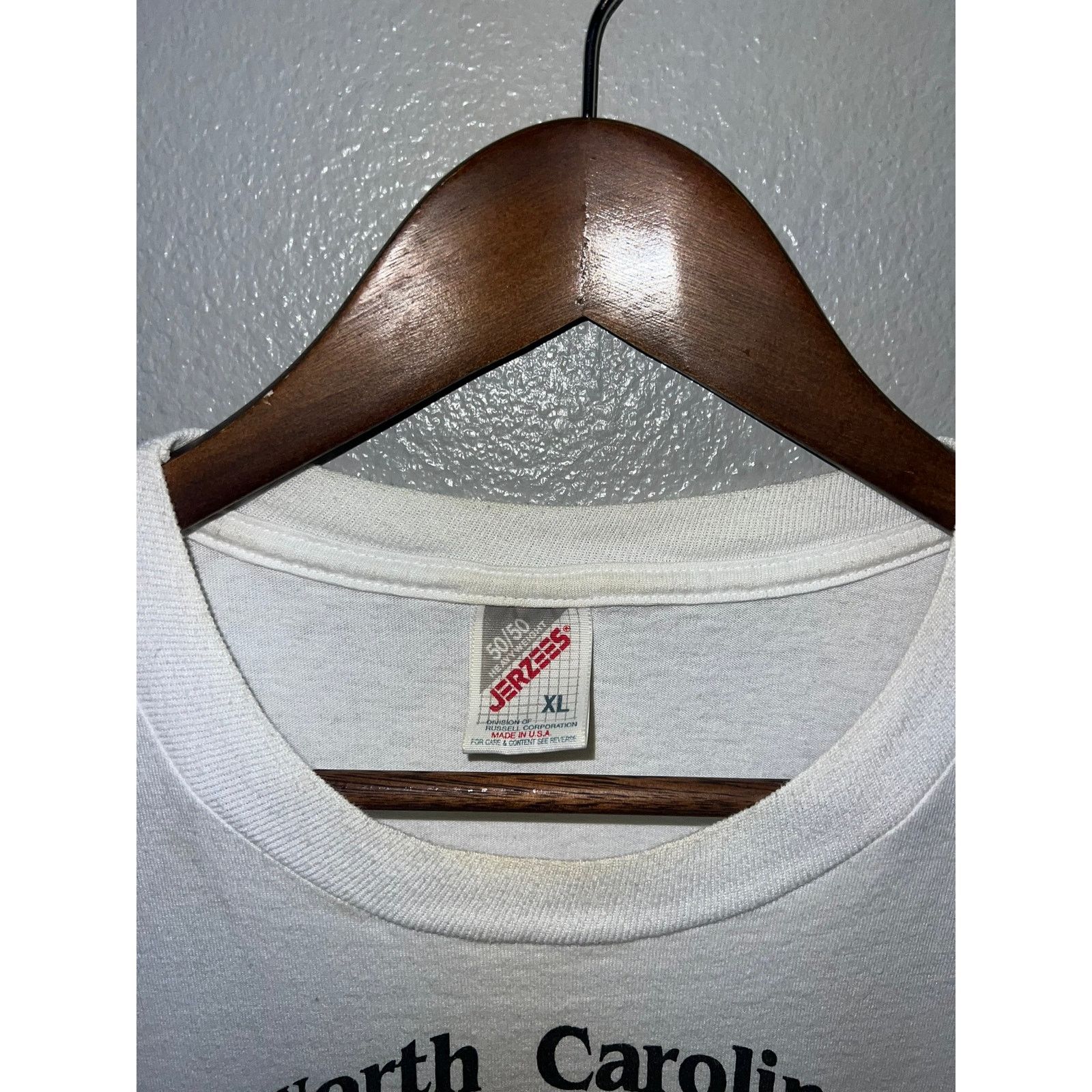Jerzees Vintage North Carolina Ocean Shirt Fish Shark Stained Paint Size US XL / EU 56 / 4 - 7 Thumbnail