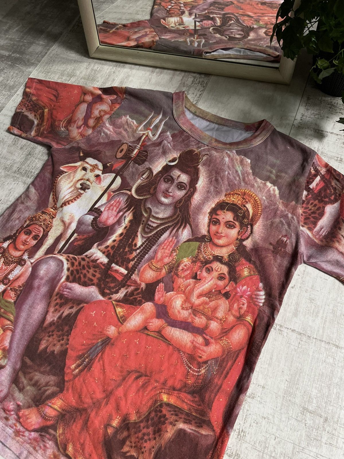 Vintage Vintage Hindu Shiva Family Ganesha 90’s T-Shirt Over Printed Size US M / EU 48-50 / 2 - 3 Thumbnail