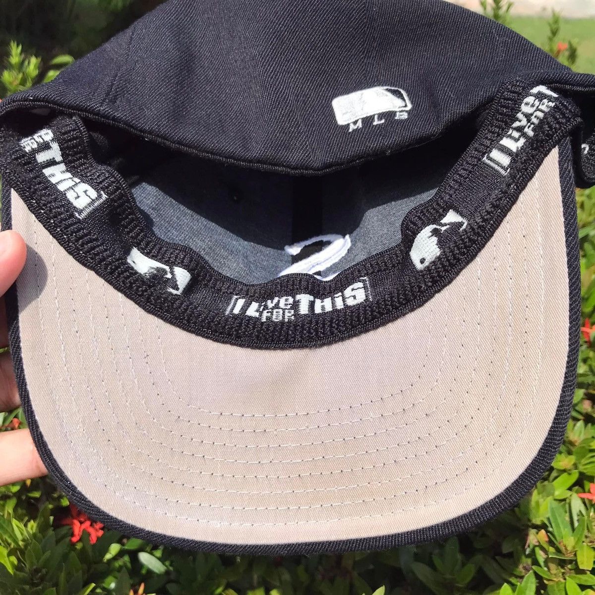 MLB RARE🔥 MLB • Chicago Hats Sox Baseball Size ONE SIZE - 8 Thumbnail