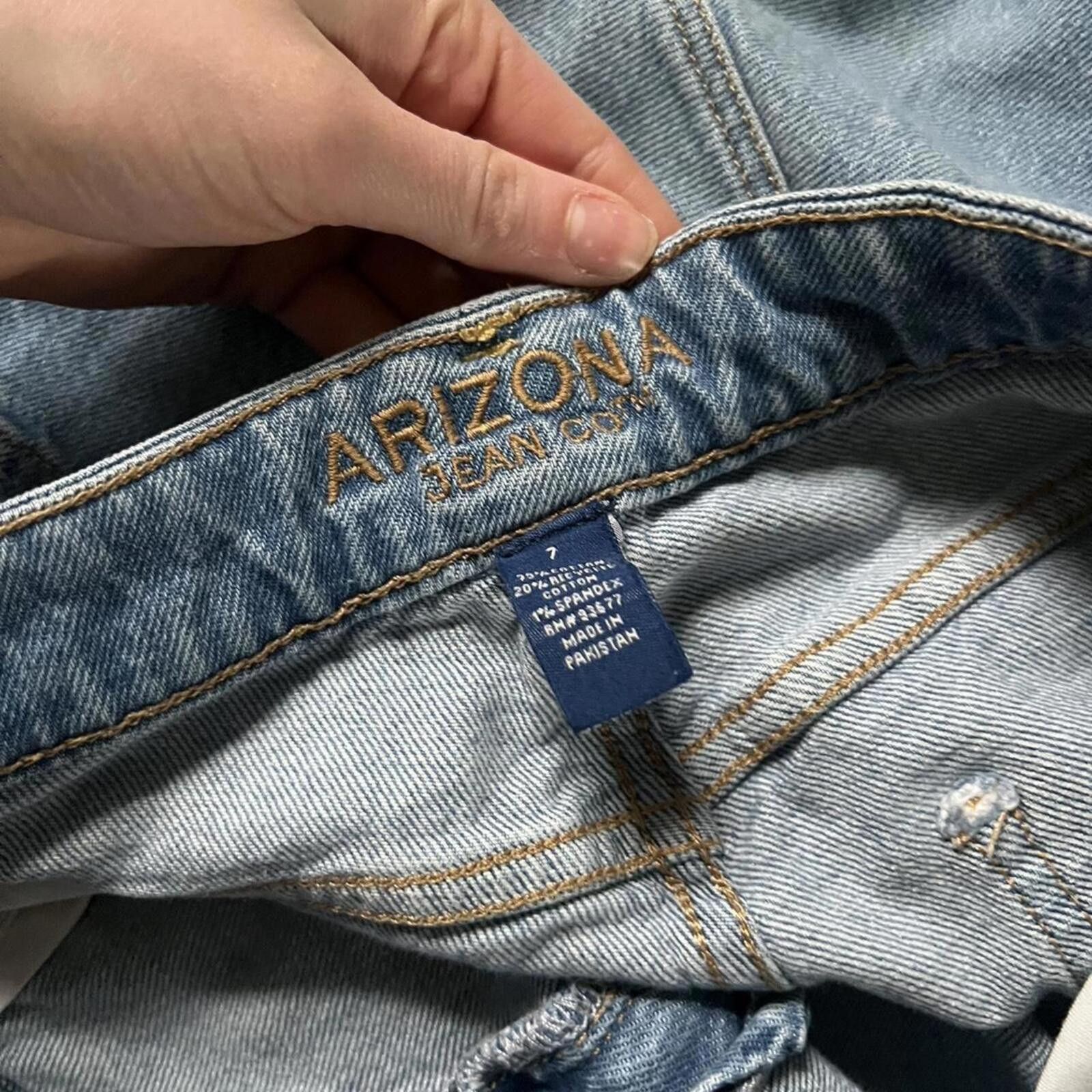 Arizona Jean Co. distressed high waisted mom jeans Size 30" / US 8 / IT 44 - 2 Thumbnail