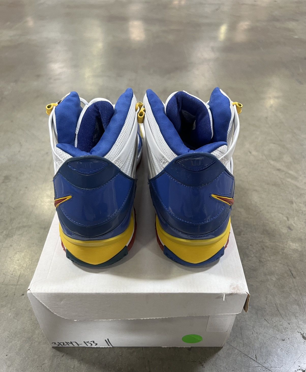Nike Nike Lebron III MVP Sample SuperBron/ Superman edition Size US 11 / EU 44 - 3 Thumbnail