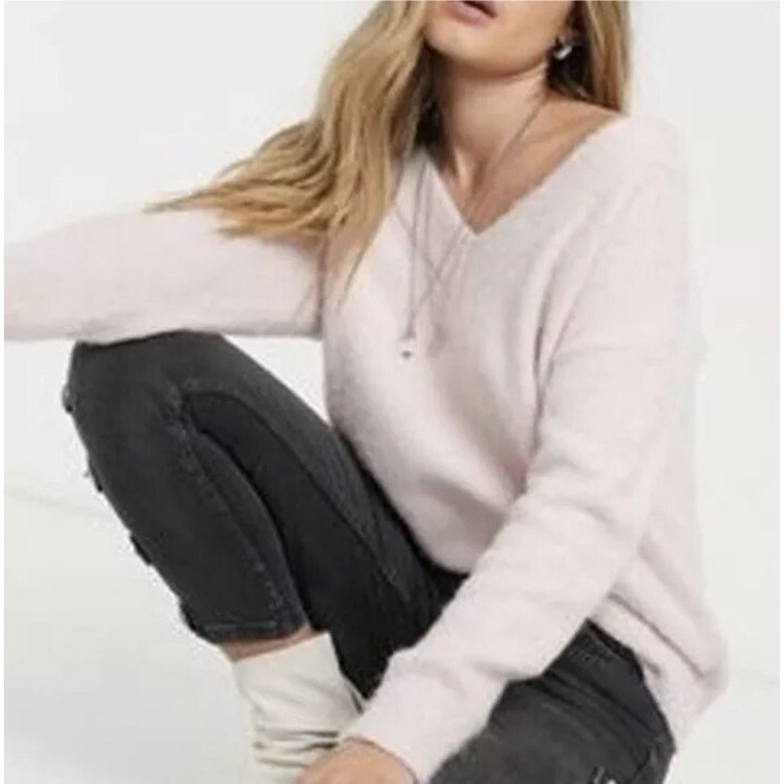 Topshop Topshop Wide V Neck Pullover Sweater Fuzzy Size M A003075 Size M / US 6-8 / IT 42-44 - 1 Thumbnail