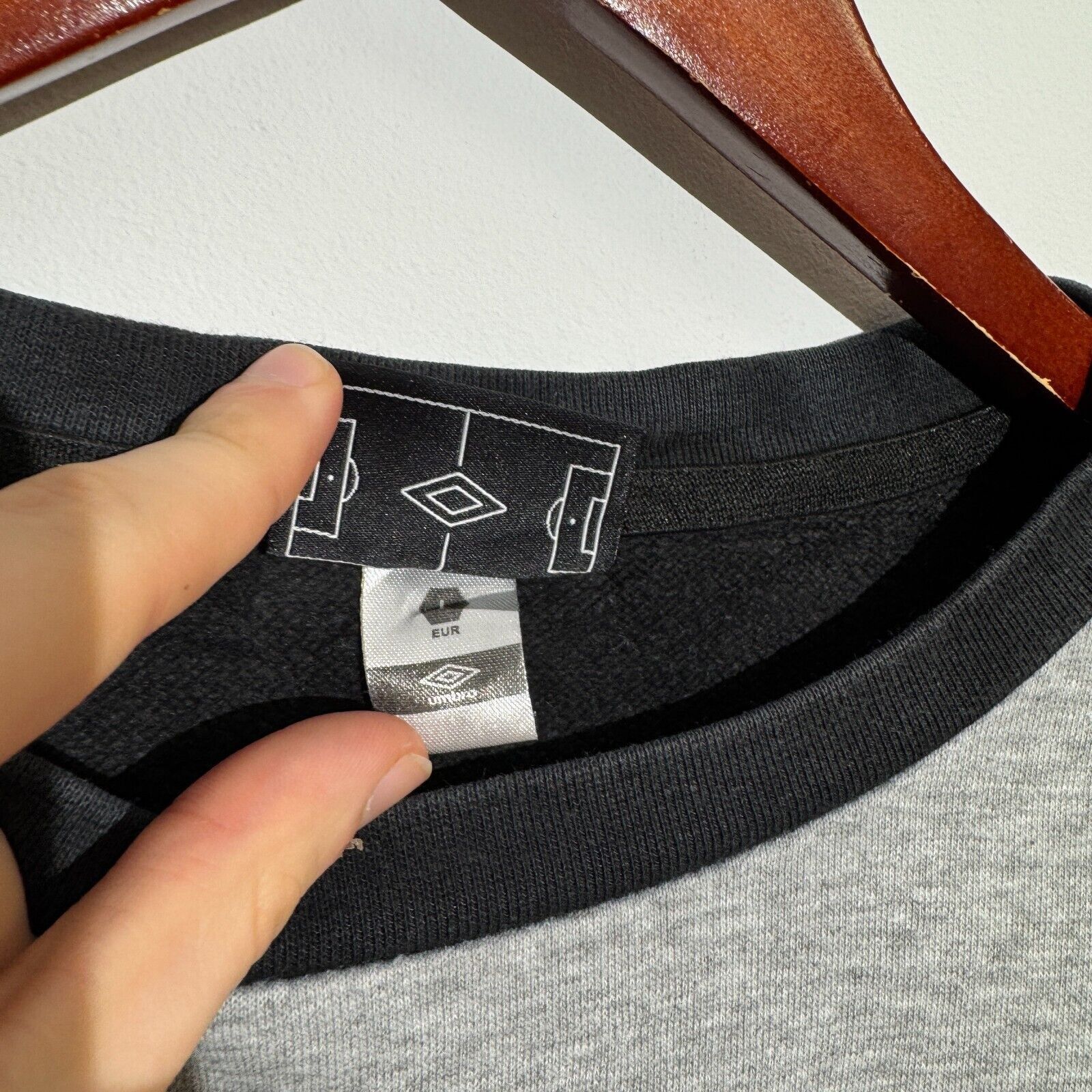 Umbro × Vintage Vintage Umbro Unisex Gray Black Cotton Crewneck Size L 90s Size US L / EU 52-54 / 3 - 6 Thumbnail