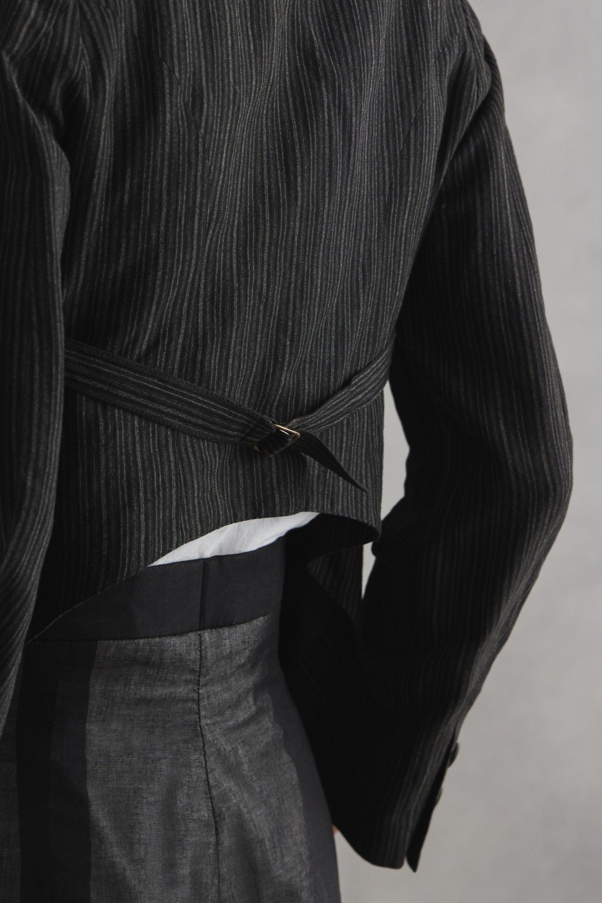 Ann Demeulemeester Ann Demeulemeester Pinstripe Cropped Tailored Jacket Size XS / US 0-2 / IT 36-38 - 4 Thumbnail