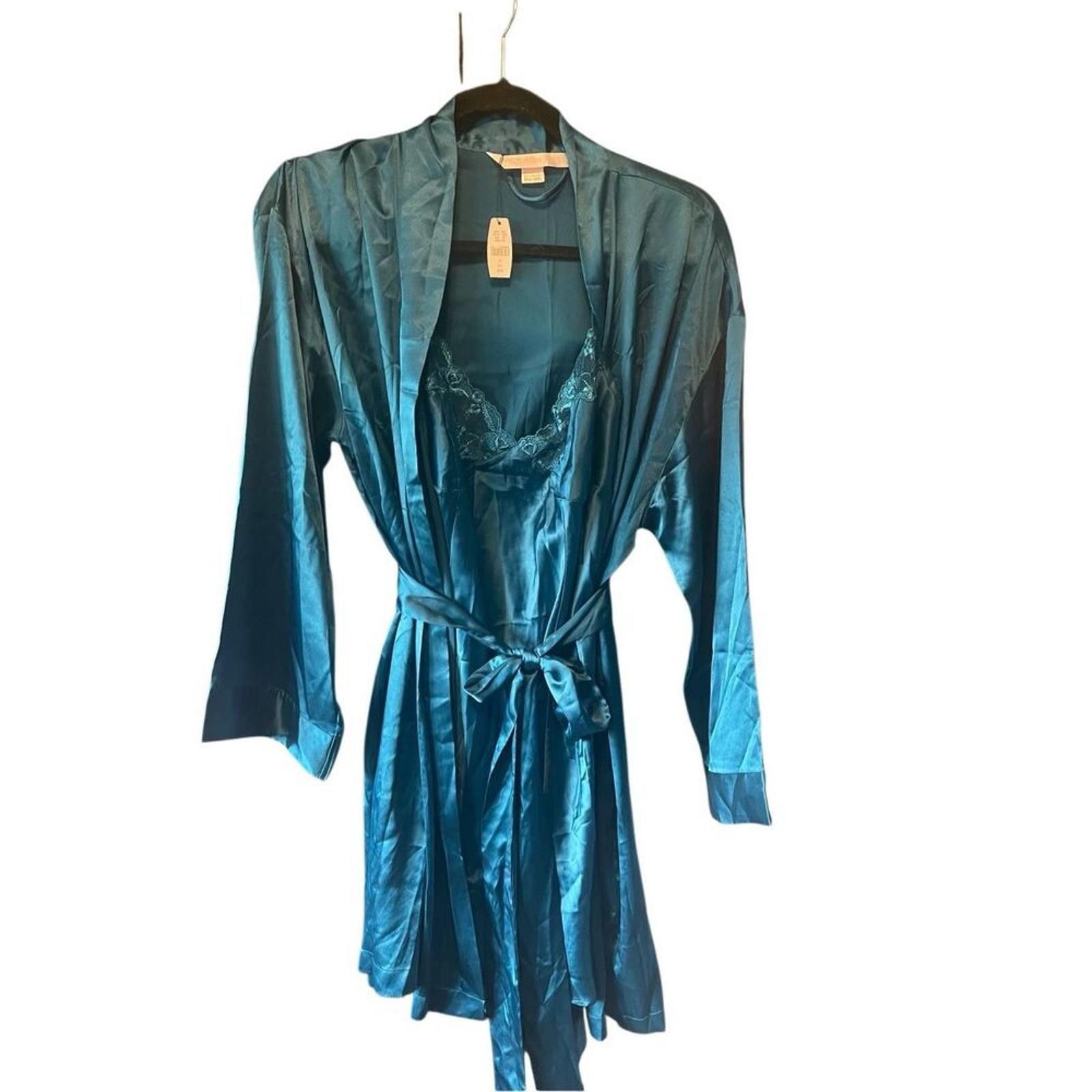 Designer Victoria's Secret robe and nightie set new with tags. Size ONE SIZE - 1 Thumbnail
