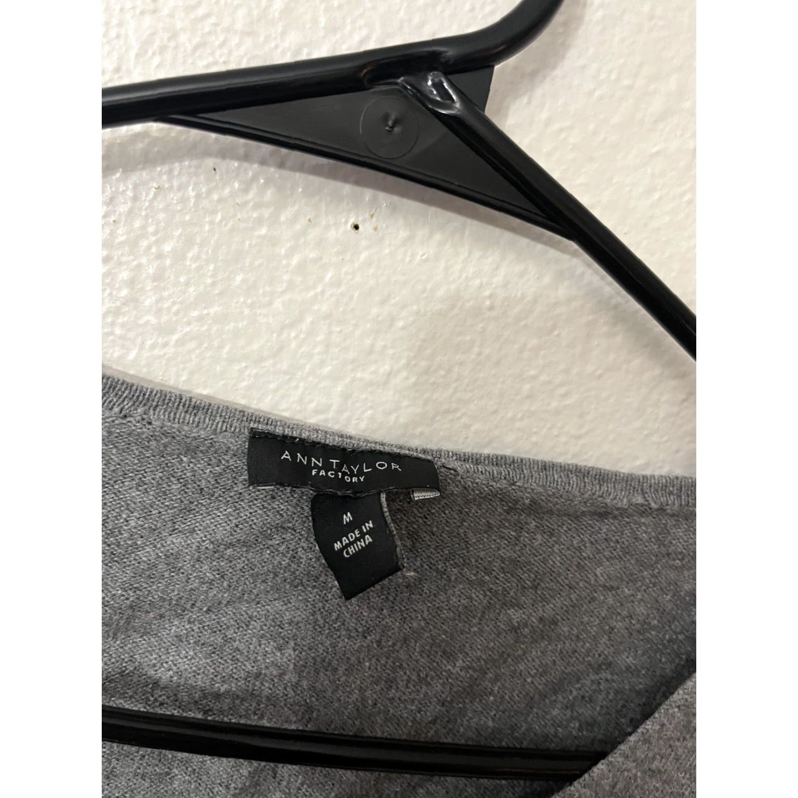 Loft LOFT Sweater Women's Medium Gray Solid Cable-Knit Long Sleeve Crew Neck Classic Pullover Size M / US 6-8 / IT 42-44 - 2 Thumbnail