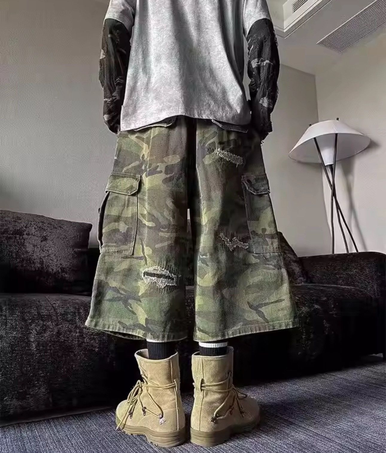 Japanese Brand Camouflage Cargo Shorts – Distressed with Utility Pockets Size US 32 / EU 48 - 4 Thumbnail