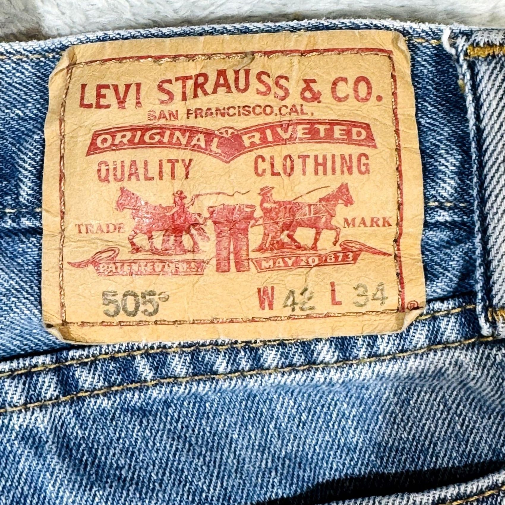 Levi's VINTAGE Levi's 505 Straight Fit Denim Jean Shorts Mens Size 42 Blue Cutoff Frayed Hem Bermuda Distressed Pockets Logo Patch USA 90s/USA Mens Size US 42 / EU 58 - 5 Thumbnail