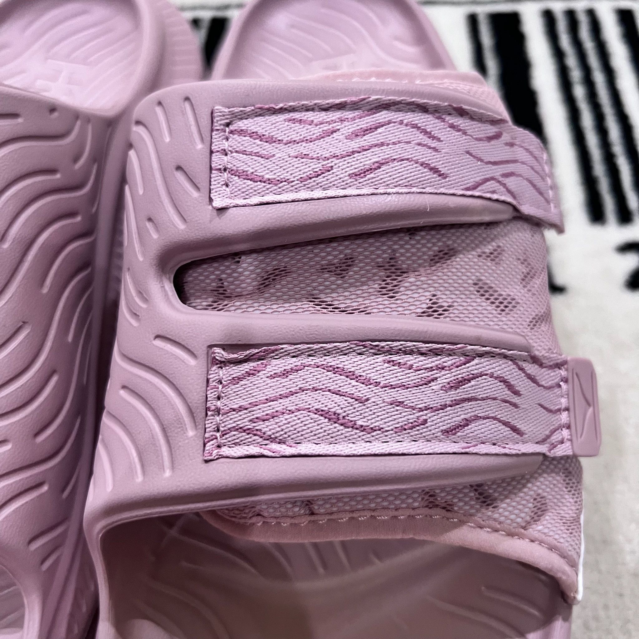 Hoka Hoka Ora Luxe Recovery Slides PALE MAUVE / WISTFUL MAUVE Size US 11 / EU 44 - 3 Thumbnail