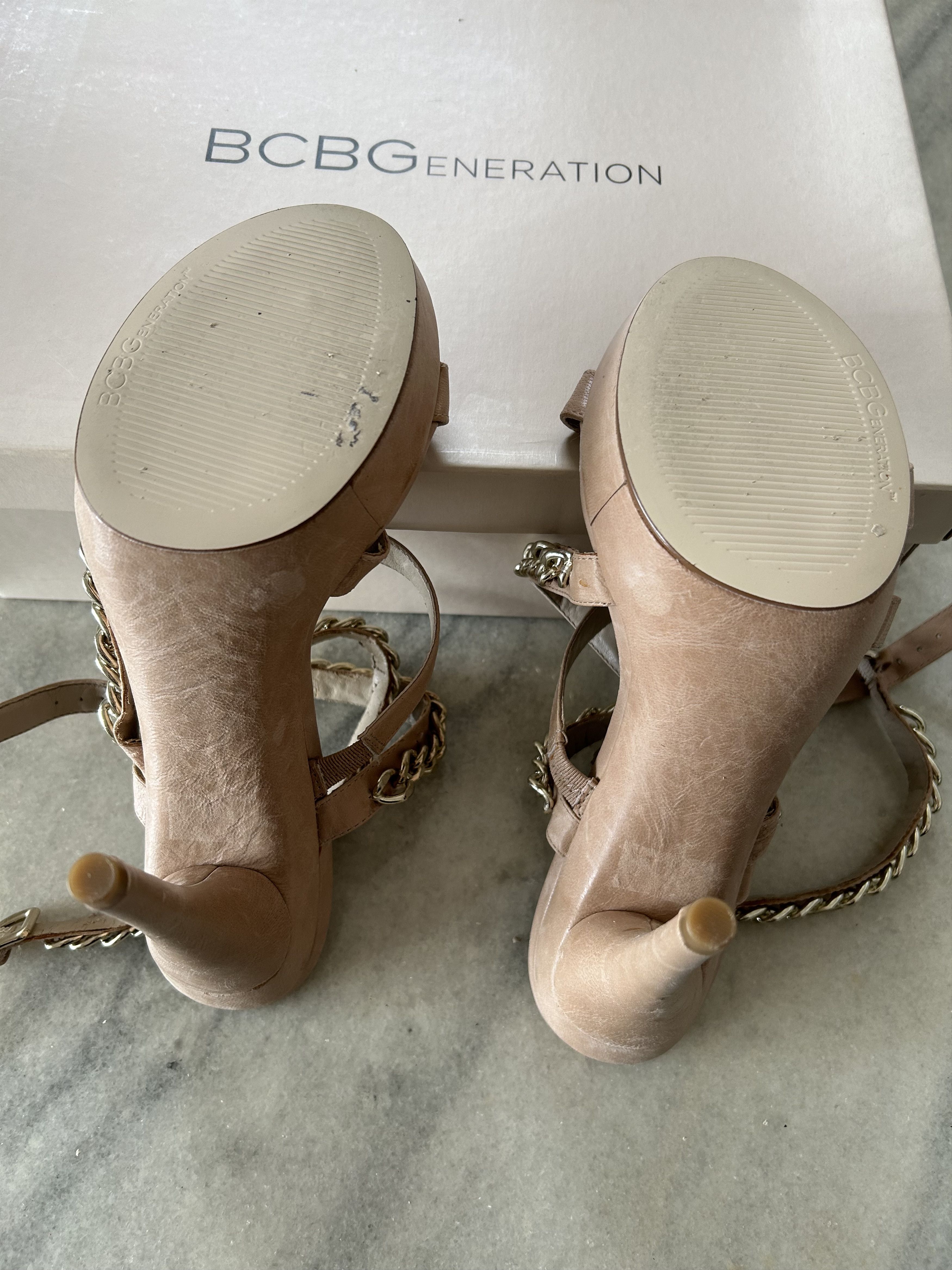 Bcbgmaxazria BCBGeneration Sandals Beige Leather Gold Chains Buckles 7.5 Size US 7.5 / IT 37.5 - 5 Thumbnail