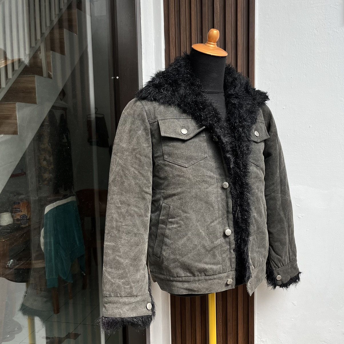 Katharine Hamnett London Katharine Hamnett London Blouson Fux Faur trucker Jacket Size US M / EU 48-50 / 2 - 2 Thumbnail