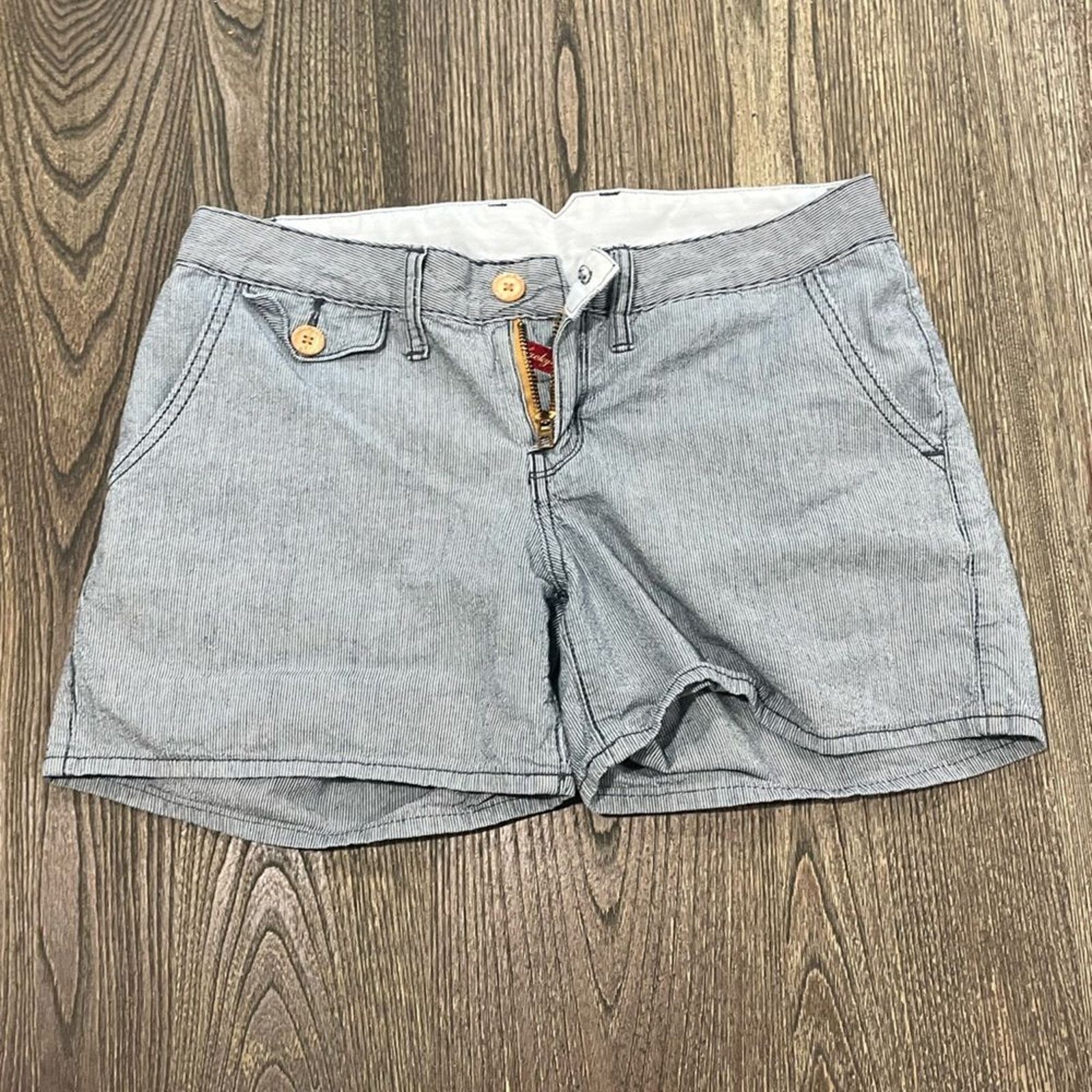 Lucky Brand Lucky Brand Vintage Dispatcher Shorts Striped Low Rise 4/27 Size 27" / US 4 / IT 40 - 1 Thumbnail