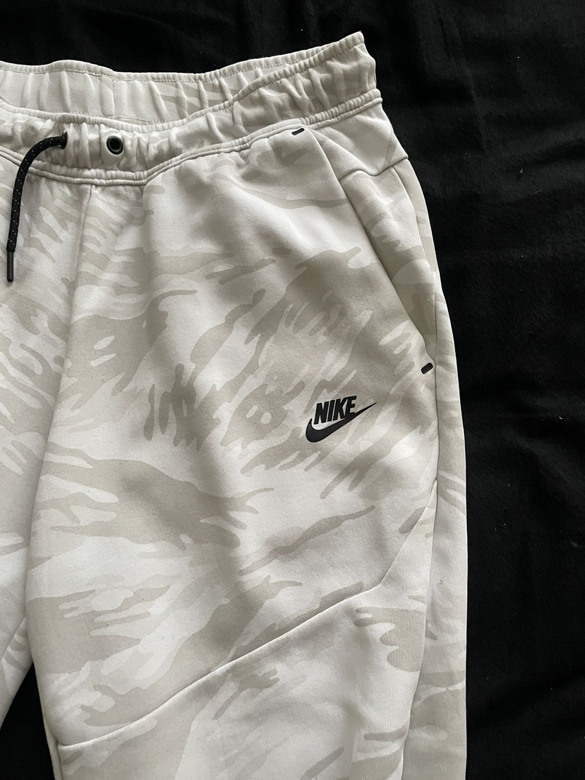 Nike Nike Tech Fleece Camo Windrunner Hoodie Zip Tracksuit Sz m Size US M / EU 48-50 / 2 - 2 Thumbnail