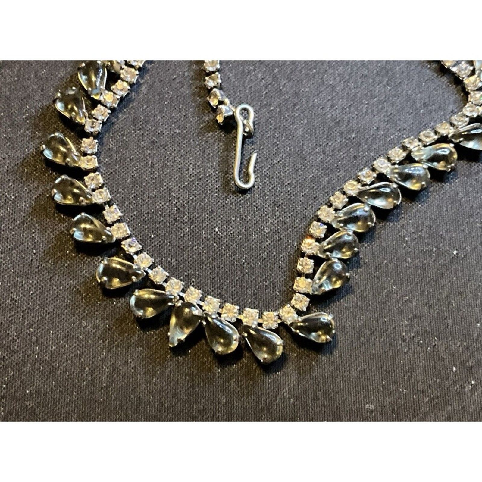 Other 14in Vintage Rhinestone Teardrop Dangle Crystal Necklace Size ONE SIZE - 2 Thumbnail