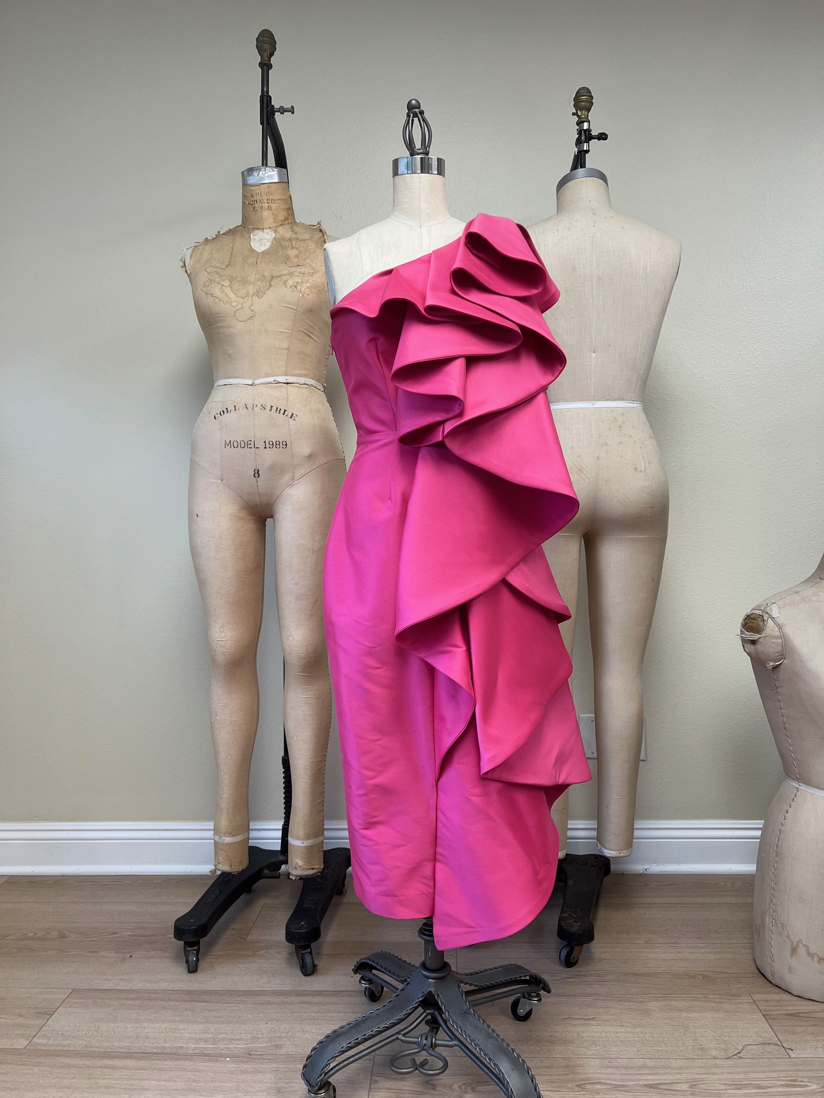 Badgley Mischka NWT Badgley Mishka Ruffle One Shoulder Pink Fuchsia Dress 2 Size XS / US 0-2 / IT 36-38 - 1 Thumbnail