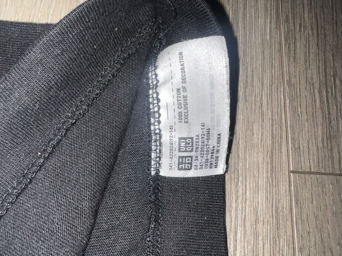 Kaws × Uniqlo Kaws x Uniqlo 2019 Collab Size US L / EU 52-54 / 3 - 3 Thumbnail