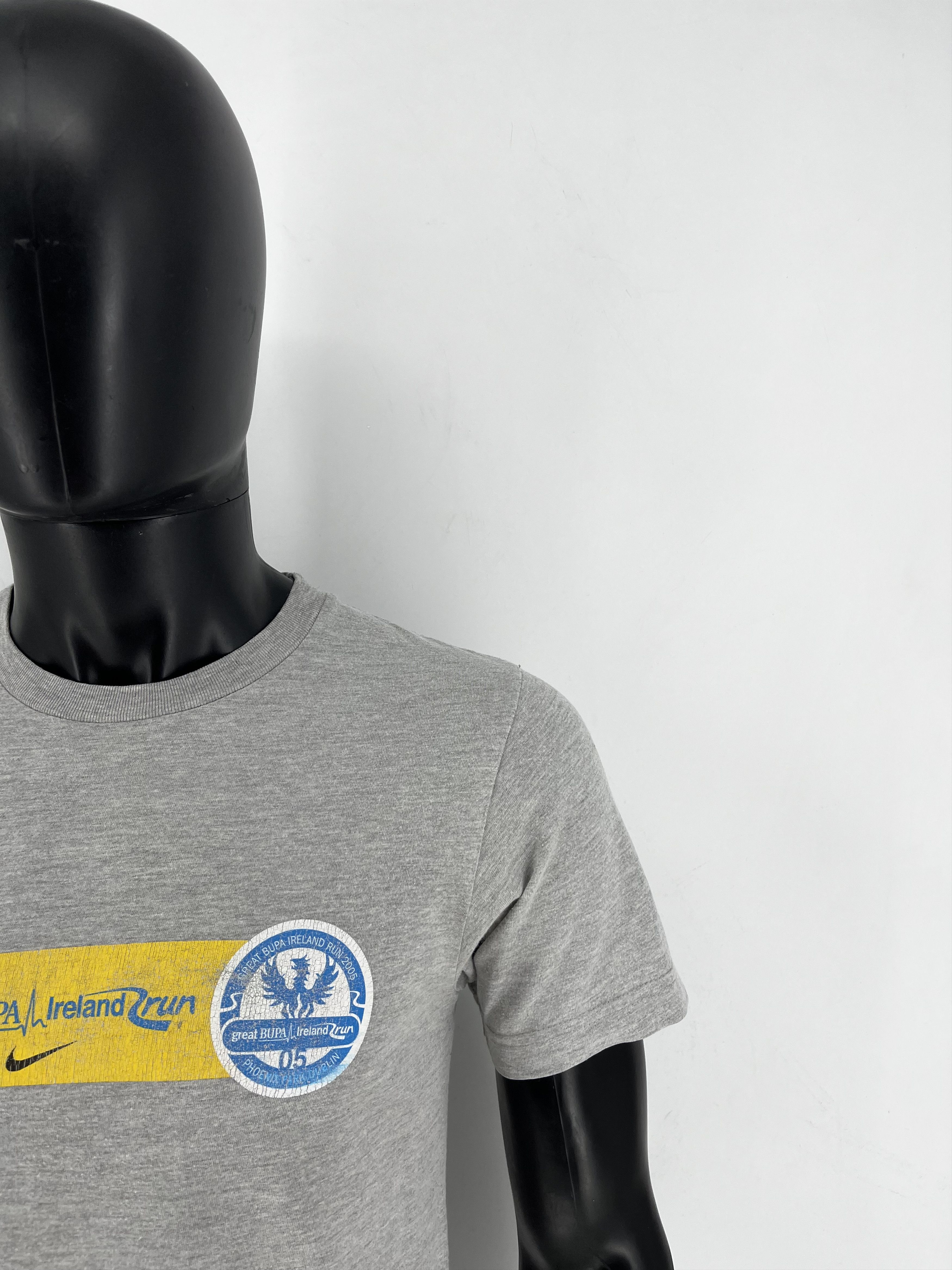 Other Vintage Y2K Nike Center Swoosh Logo T-Shirt Size S Size US S / EU 44-46 / 1 - 7 Thumbnail