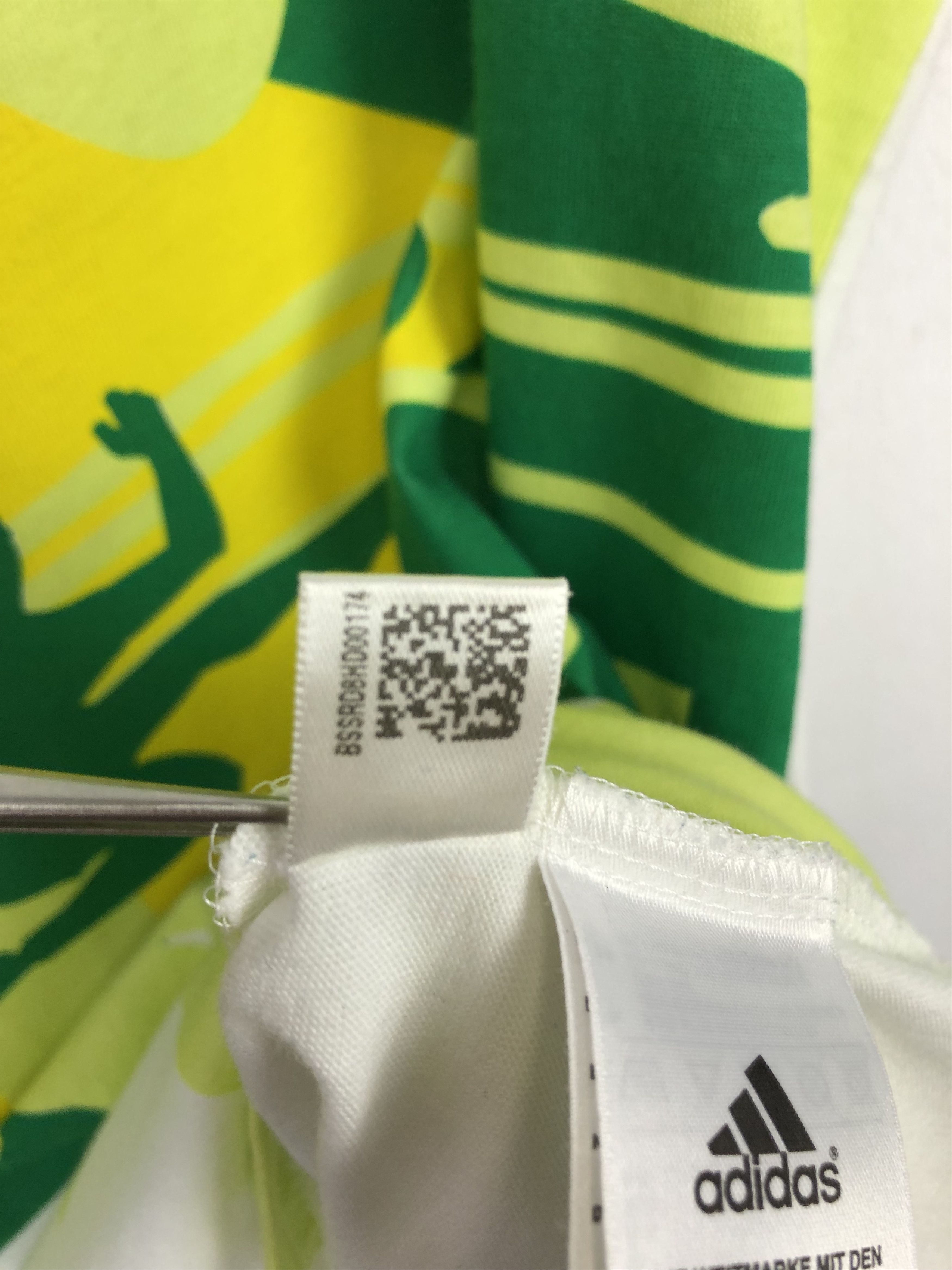 Adidas Vintage World Cup Brazil #22 Kaka Football Vest Tee Hype Size US XL / EU 56 / 4 - 11 Thumbnail