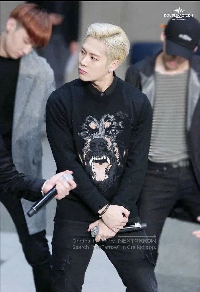 Givenchy Givenchy Rottweiler Print Wool Sweater . Size US S / EU 44-46 / 1 - 7 Thumbnail