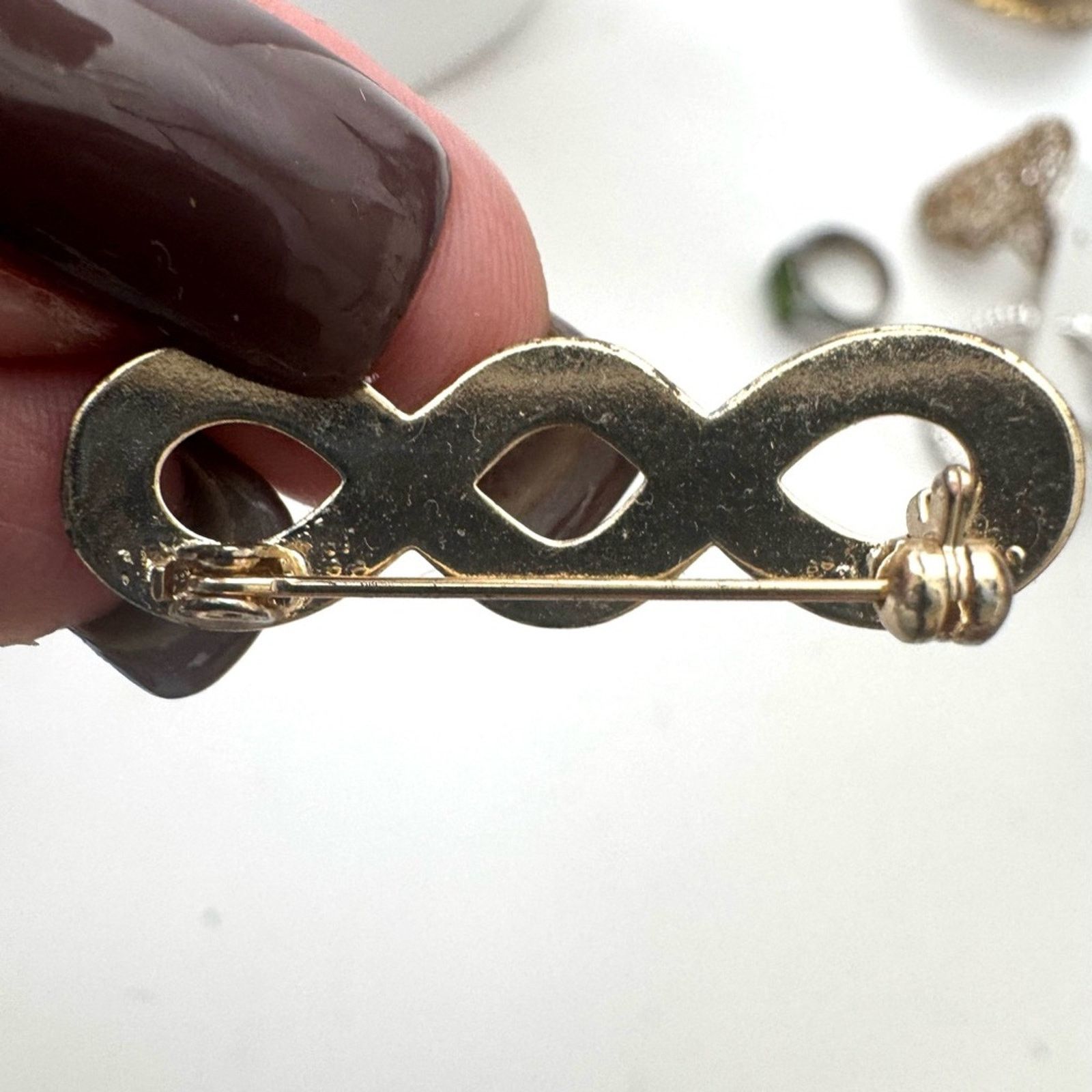 Other Gold Infinity pin with a closure that rotates Size ONE SIZE - 3 Thumbnail