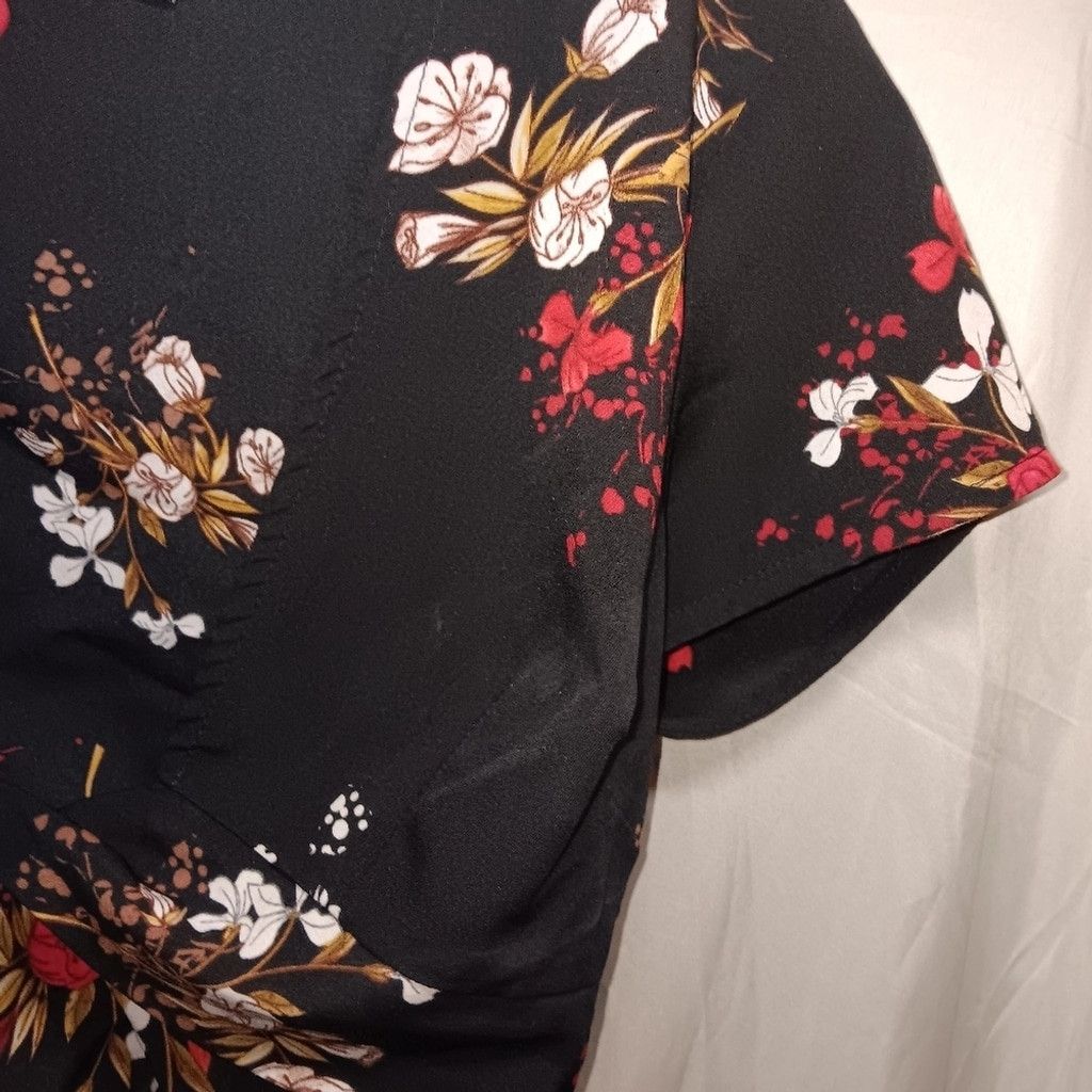 Missguided Missguided, cropped top, black/floral, womens 2,nwot Size XS / US 0-2 / IT 36-38 - 4 Thumbnail