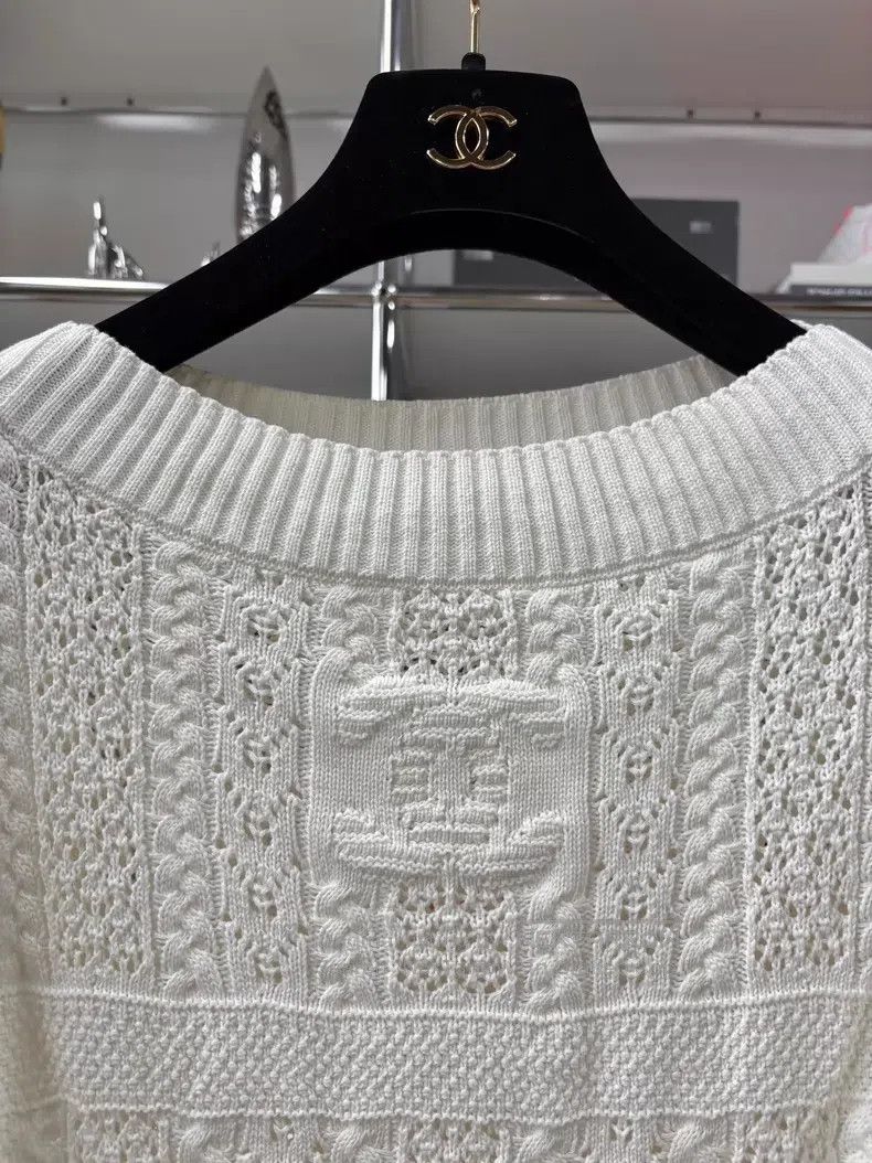 Chanel Chanel 24M white double C logo round neck hollow knit Size XS / US 0-2 / IT 36-38 - 2 Thumbnail