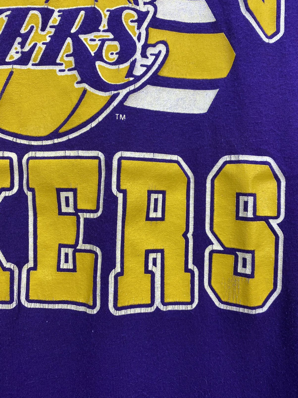 NBA × Vintage Vintage Los Angeles Lakers Trench T-Shirt Size US S / EU 44-46 / 1 - 5 Thumbnail