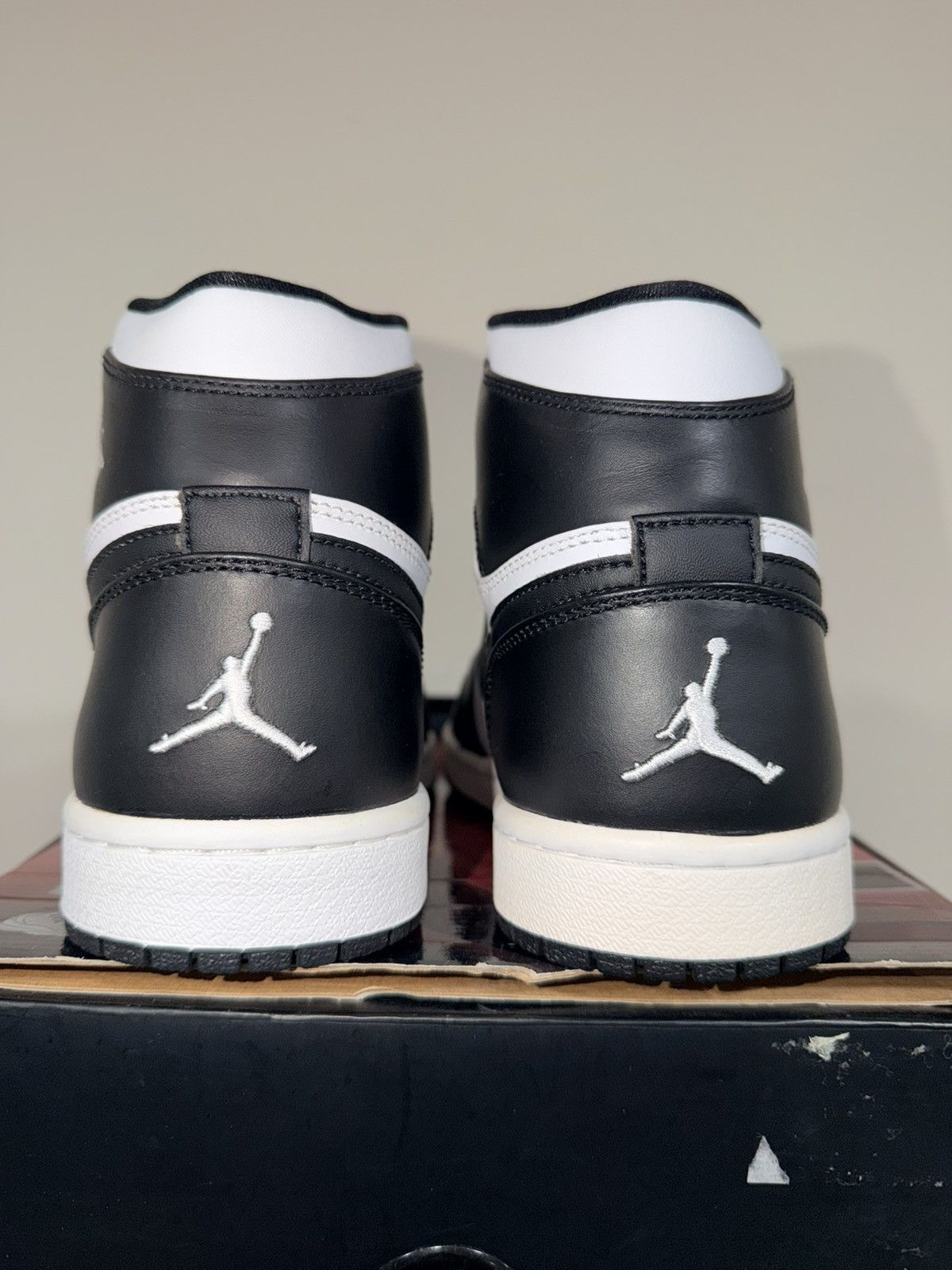Jordan Brand Jordan 1 Retro White Black CDP (2008) size 8.5 Men’s Size US 8.5 / EU 41-42 - 6 Thumbnail