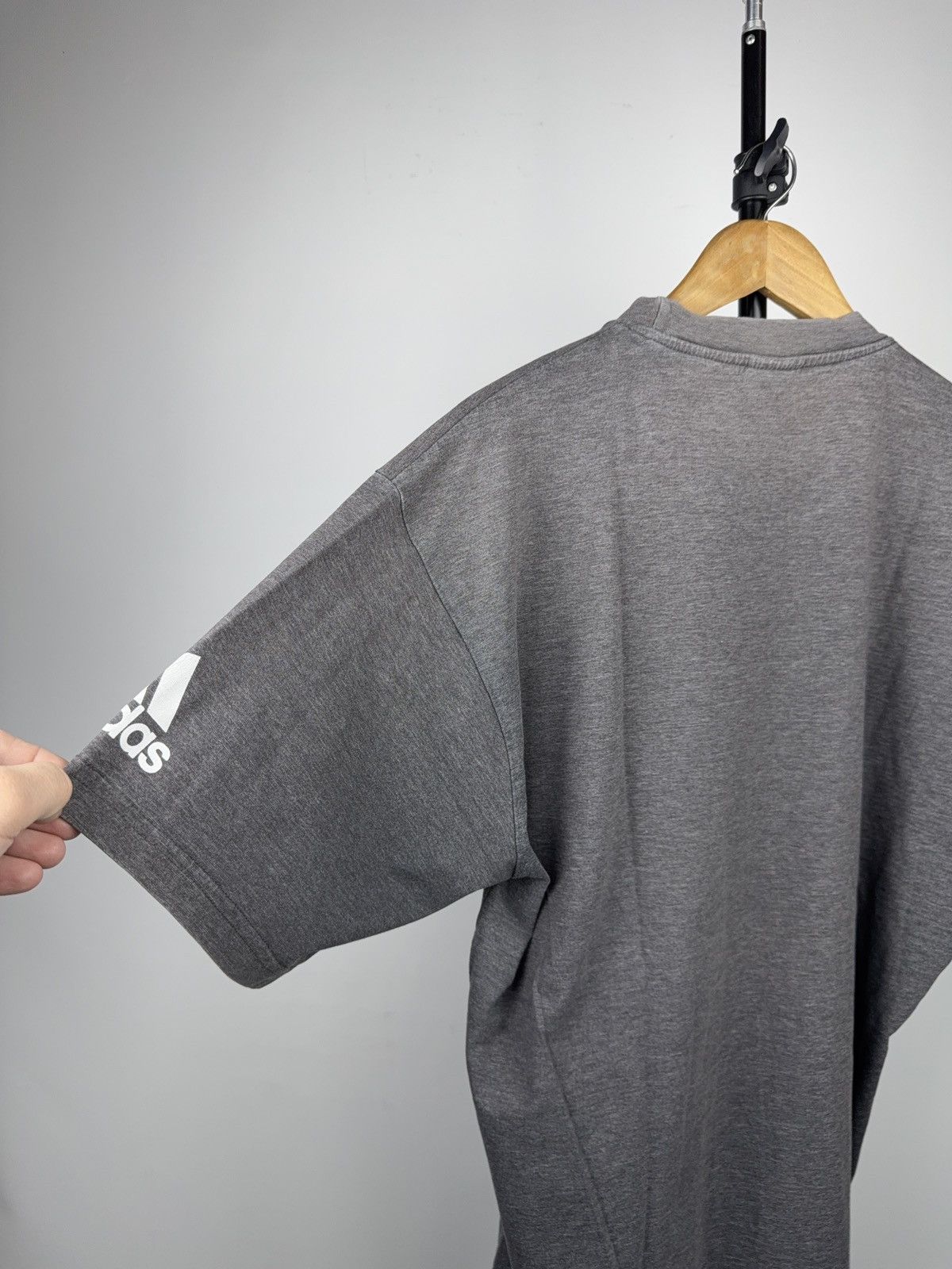 Adidas 90s Retro adidas Faded Grey Logo T-Shirt Vintage Sportswear Size US L / EU 52-54 / 3 - 13 Thumbnail