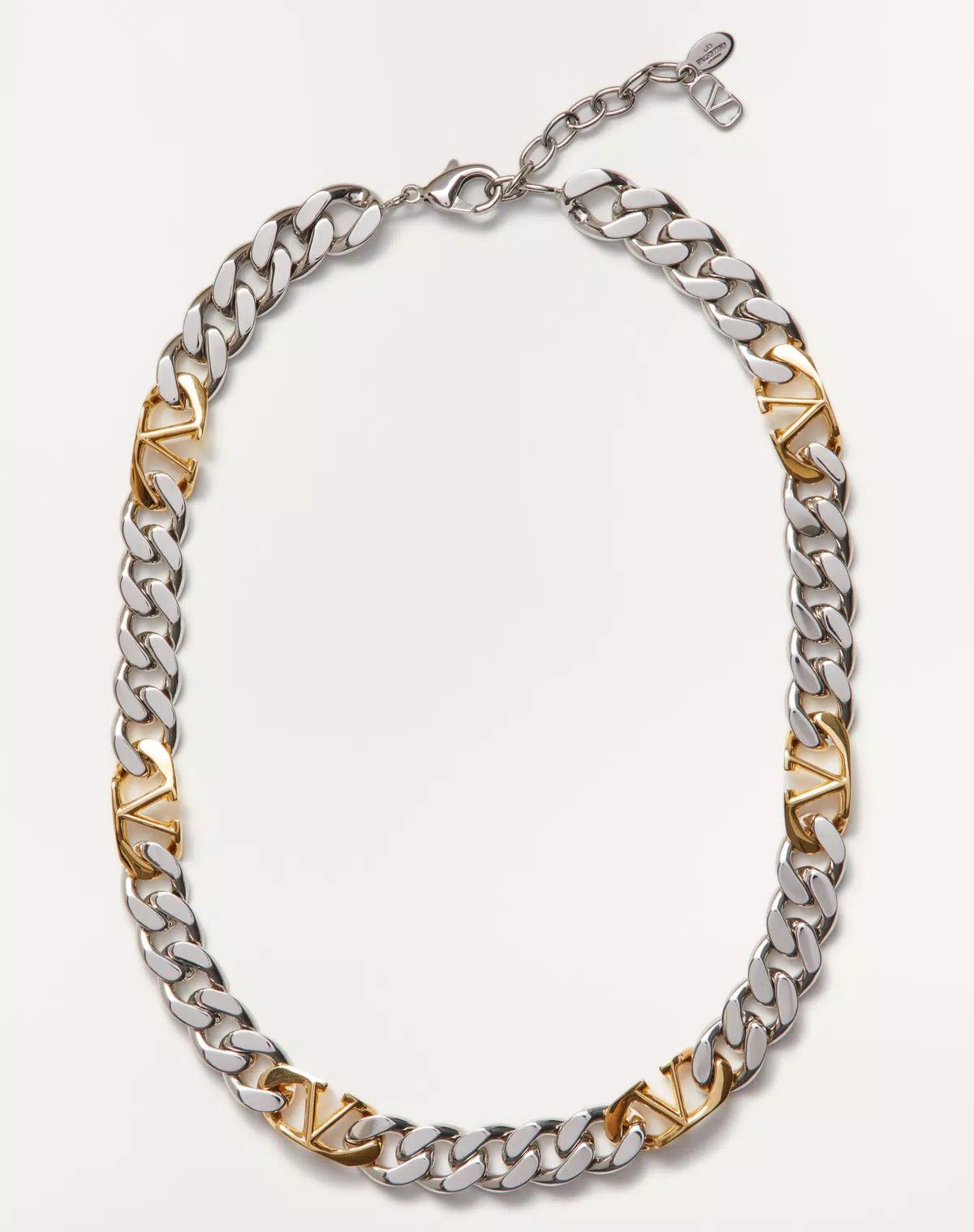 oc11z0625 Size: OS/Vlogo Chain Metal Necklace in Silver