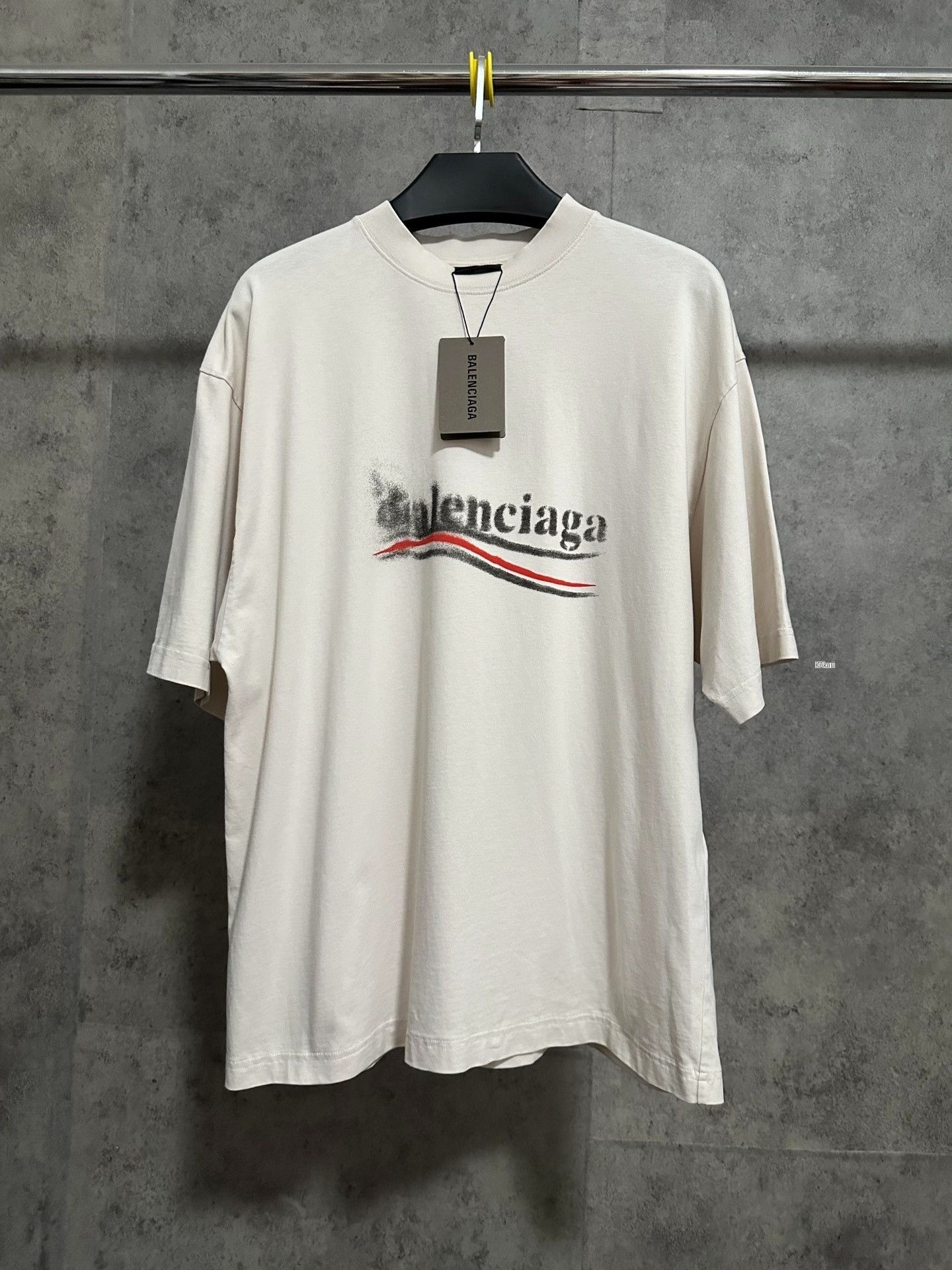 Balenciaga Balenciaga Blurred Coke Short-Sleeve T-Shirt Size US XS / EU 42 / 0 - 1 Thumbnail