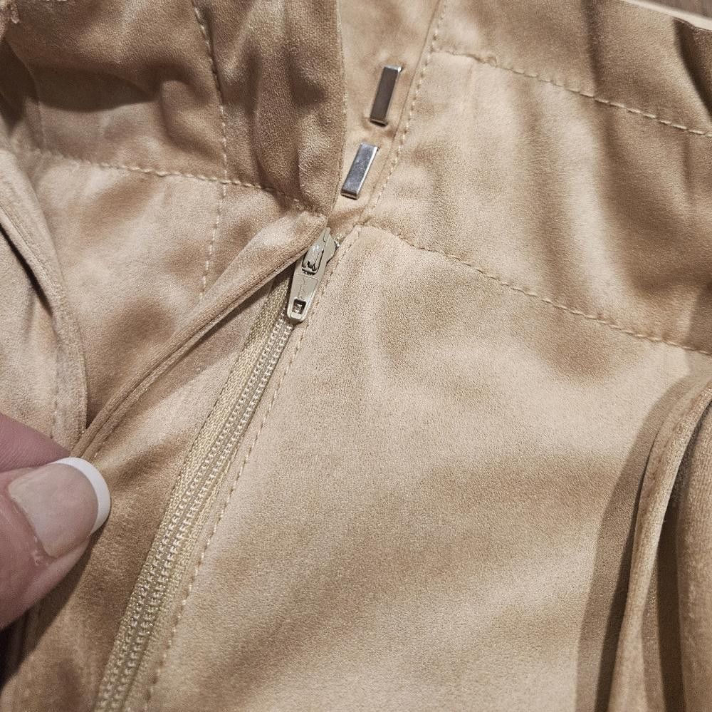 Designer Stylish Tan Suede Mini Skirt with Belt Size 32" / US 10 / IT 46 - 5 Thumbnail