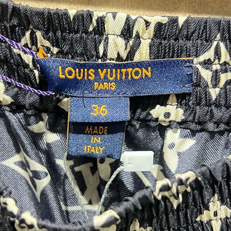 Louis Vuitton Louis Vuitton Black Mulberry Silk Print Shorts Size US 36 / EU 52 - 3 Thumbnail