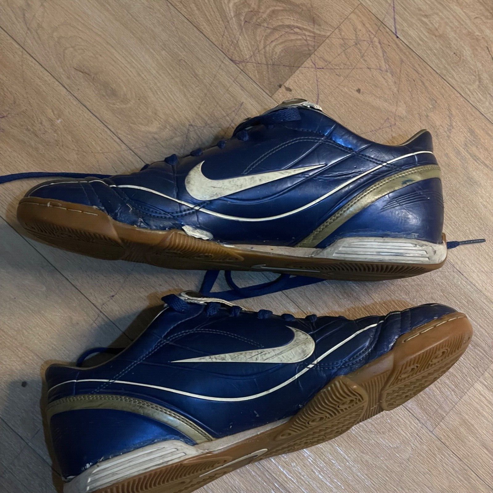 Nike VINTAGE Nike RONALDO indoor Shoes R9 Rare Football 2005 Size US 10 / EU 43 - 9 Thumbnail