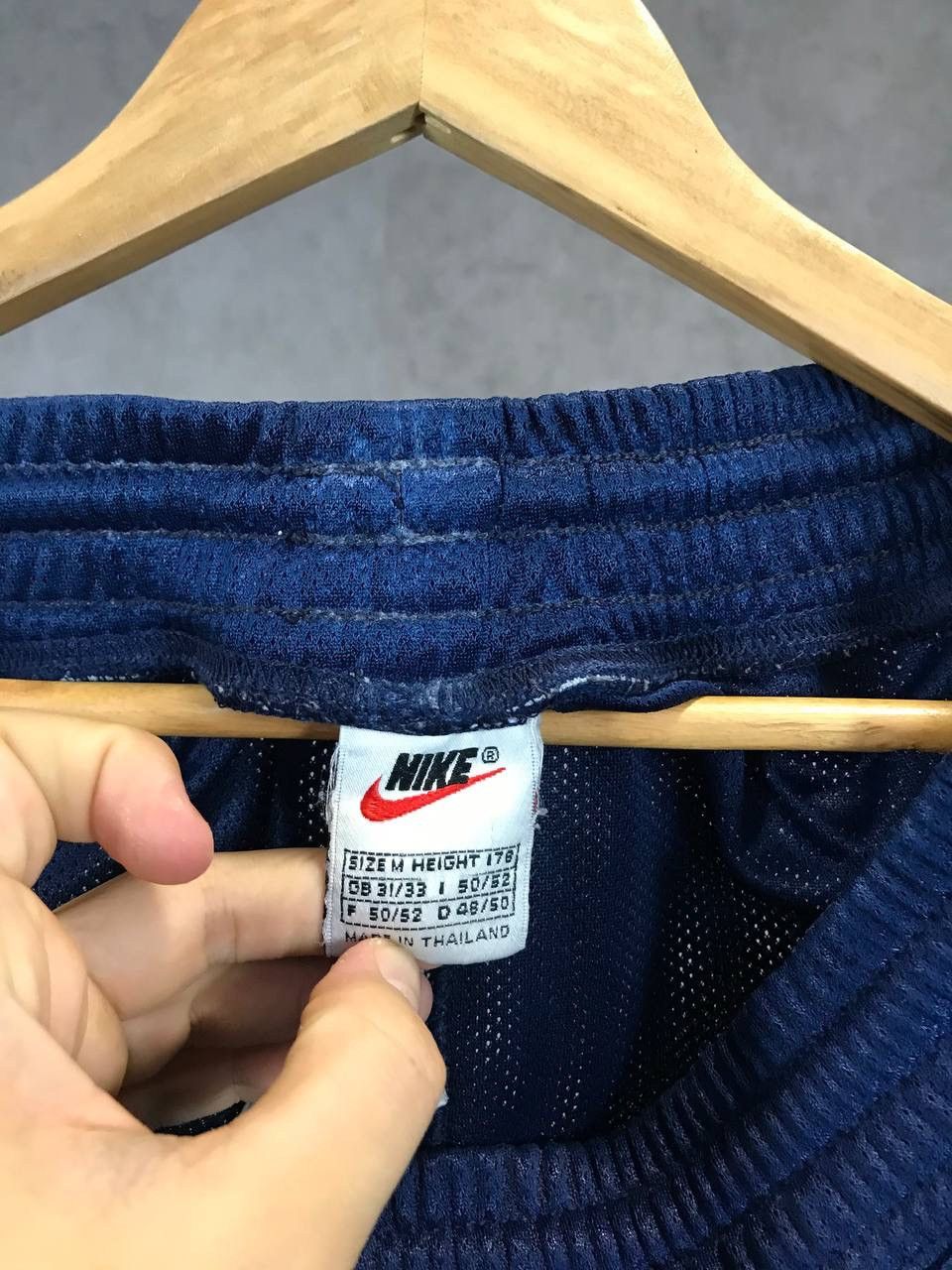 Nike Nike swoosh streetwear vintage shorts Size US 32 / EU 48 - 4 Thumbnail